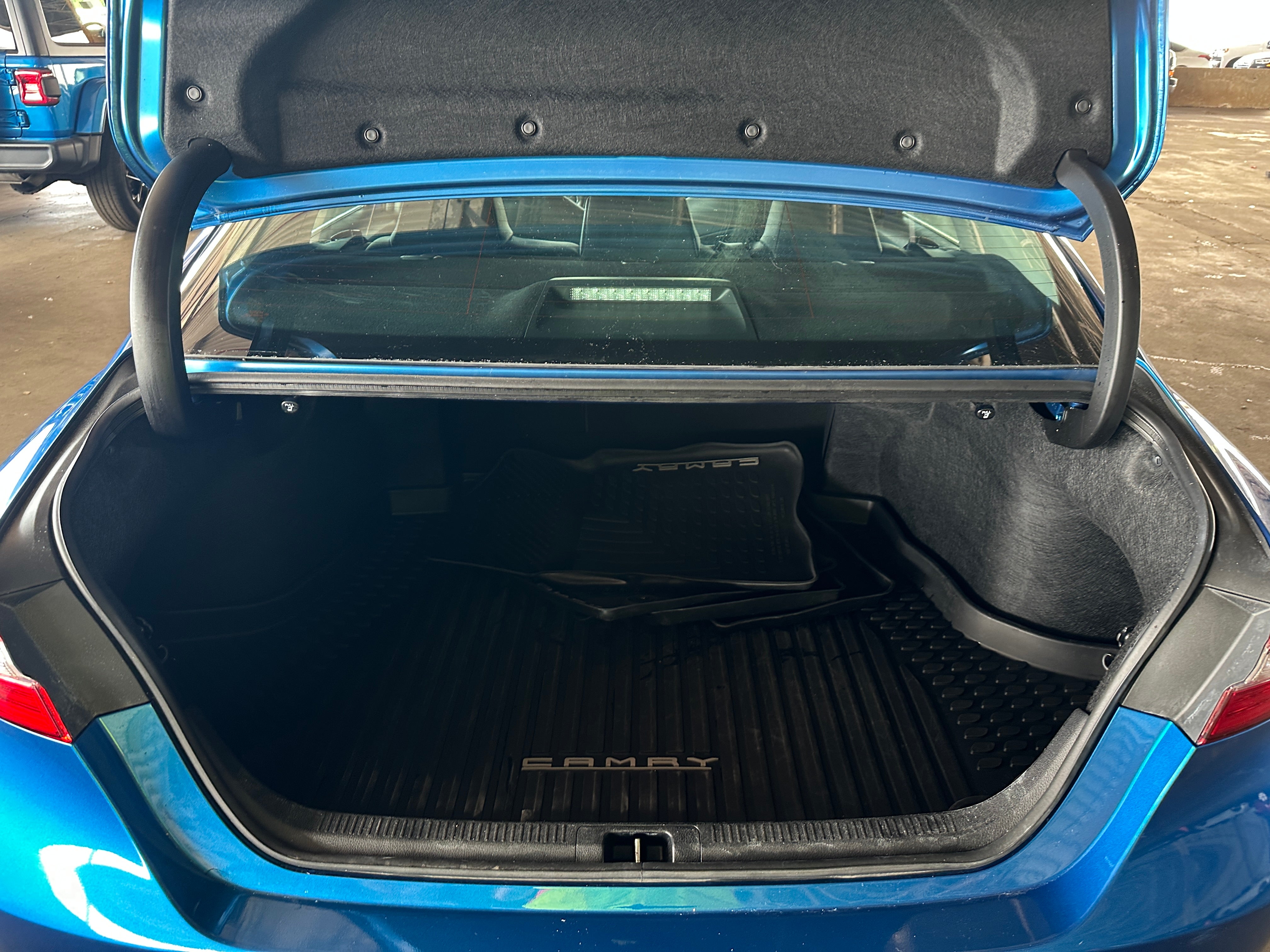 2019 Toyota Camry SE 6