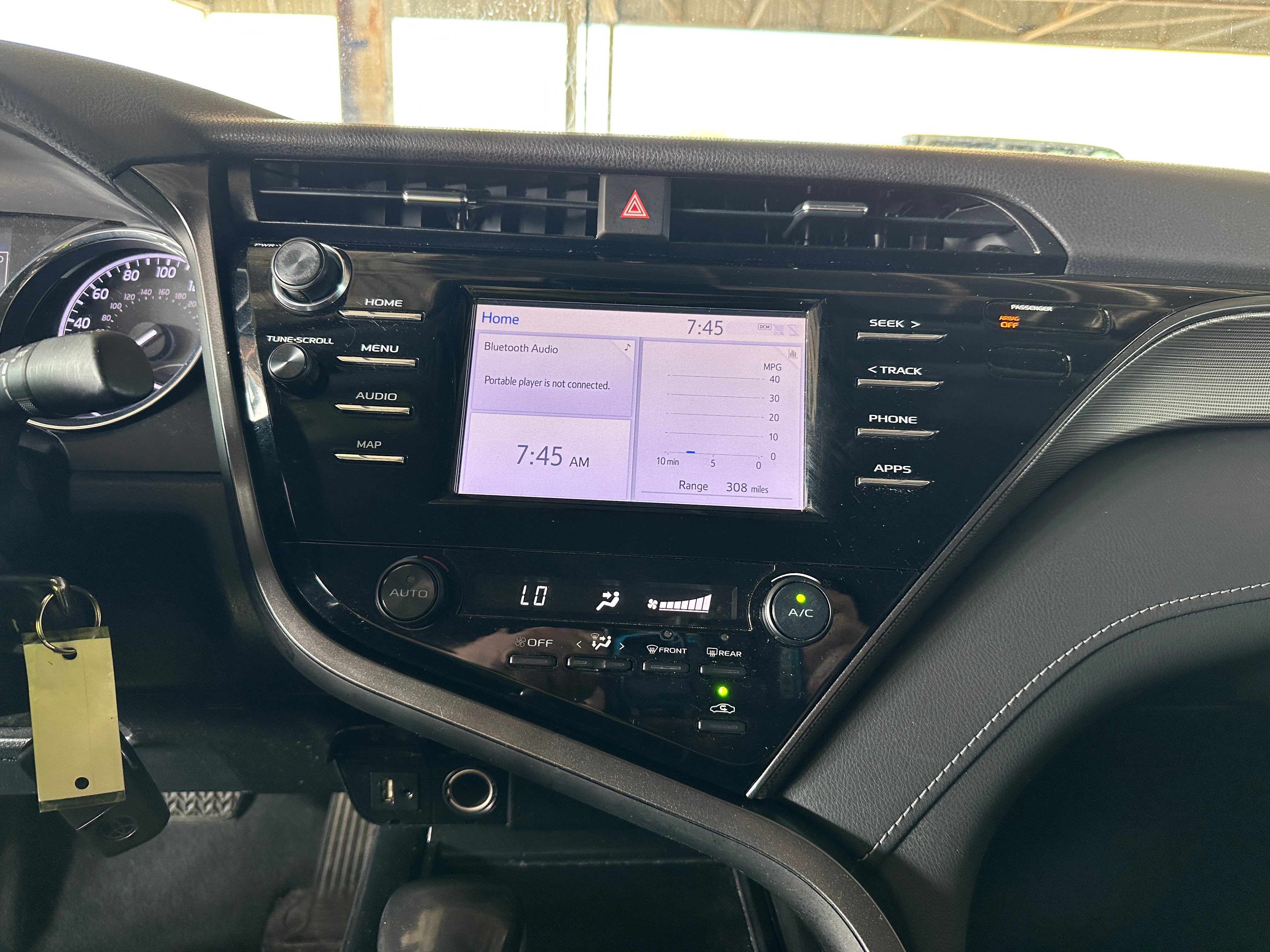 2019 Toyota Camry SE 3