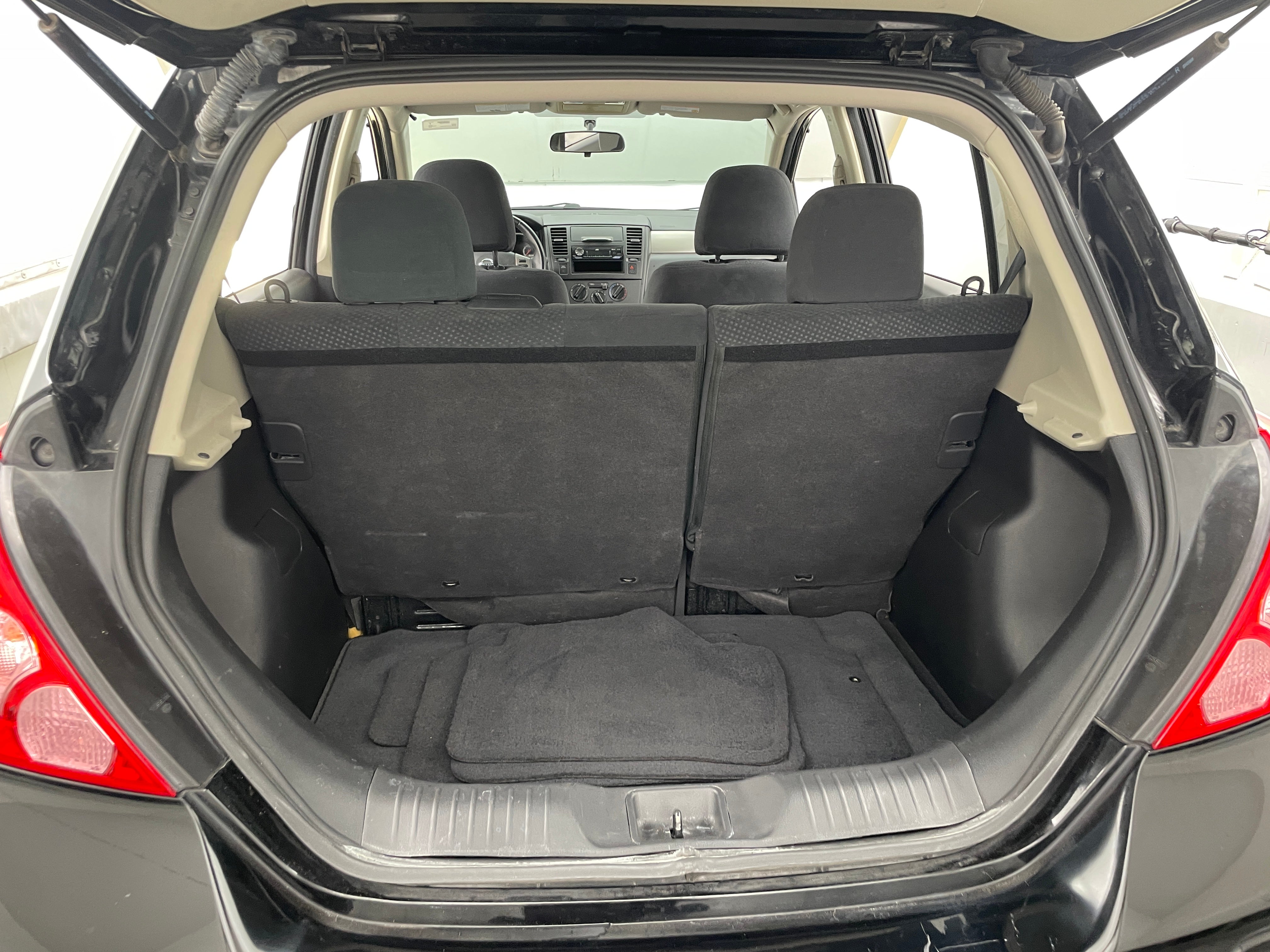 2012 Nissan Versa S 7