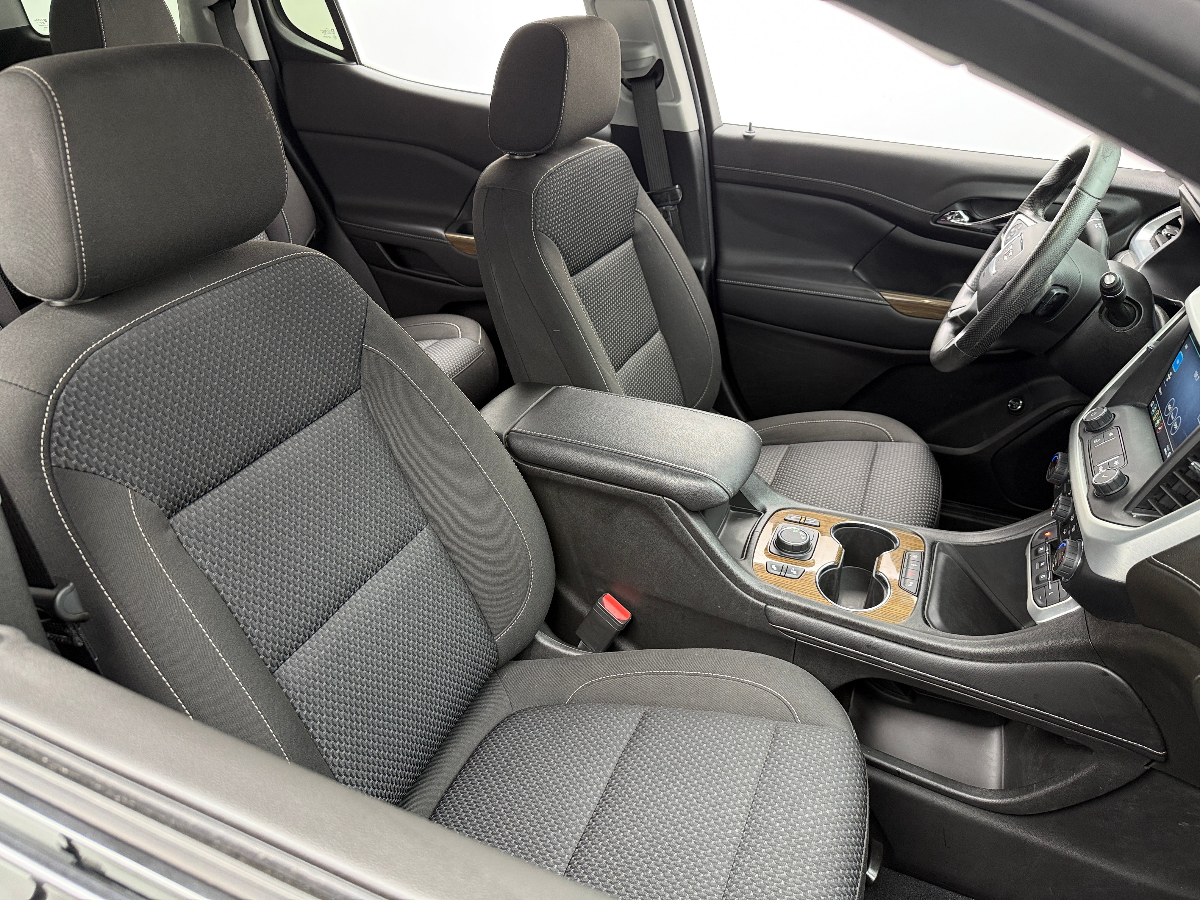 2022 GMC Acadia SLE 2