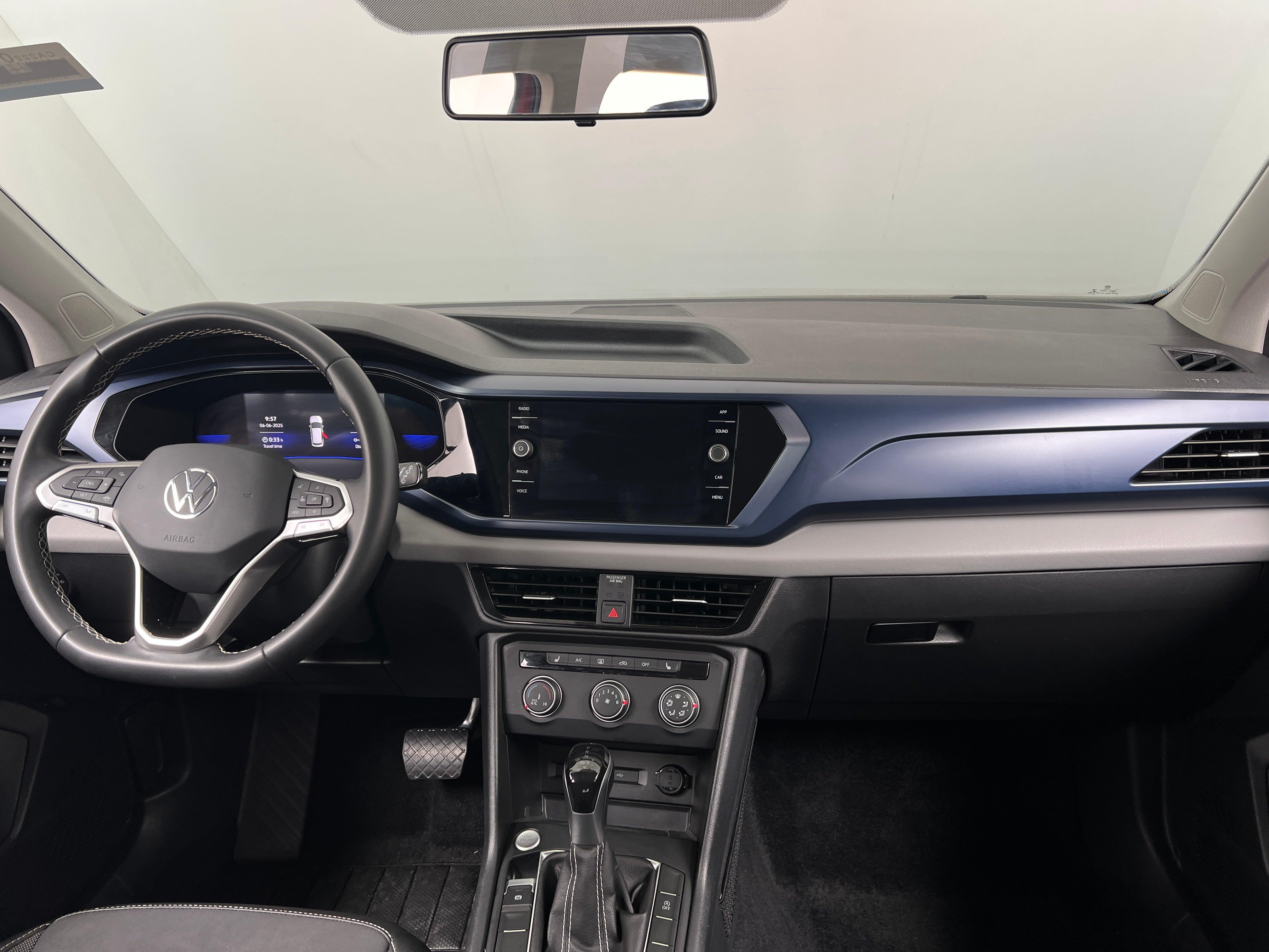 2022 Volkswagen Taos SE 2