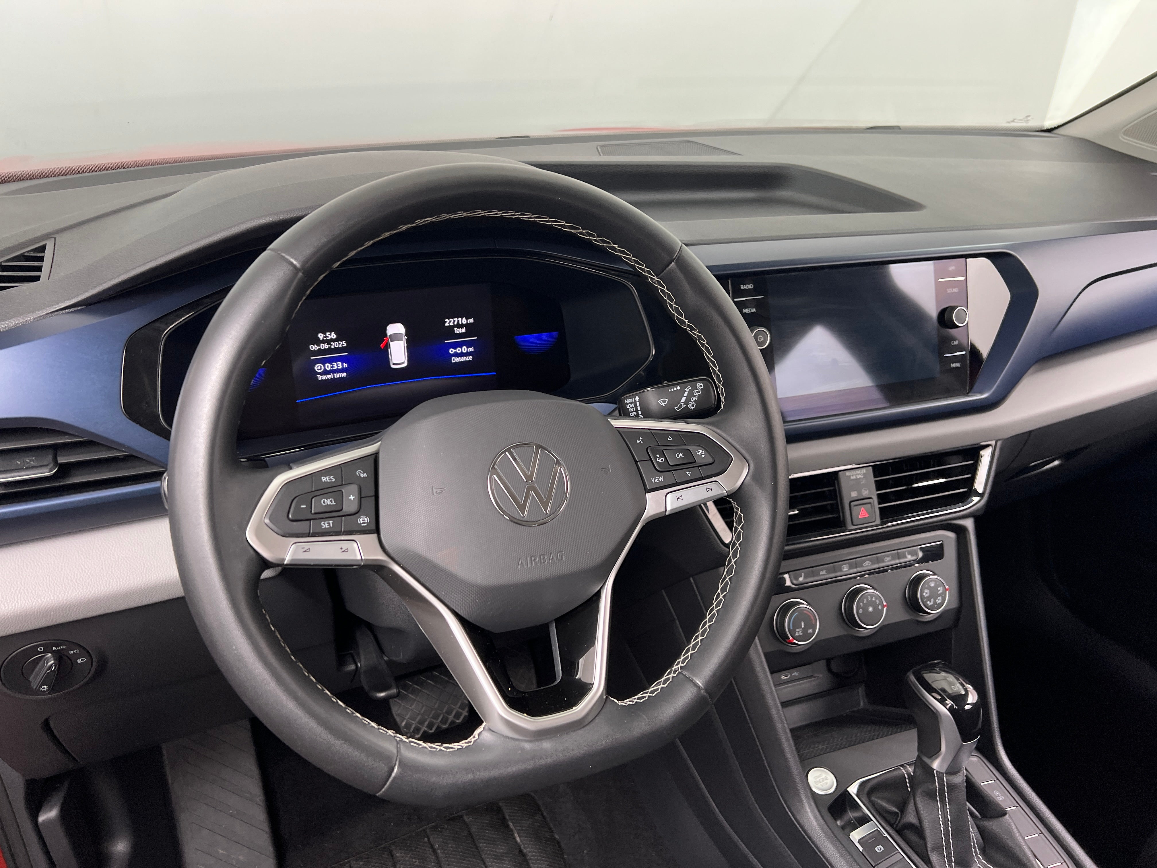 2022 Volkswagen Taos SE 4