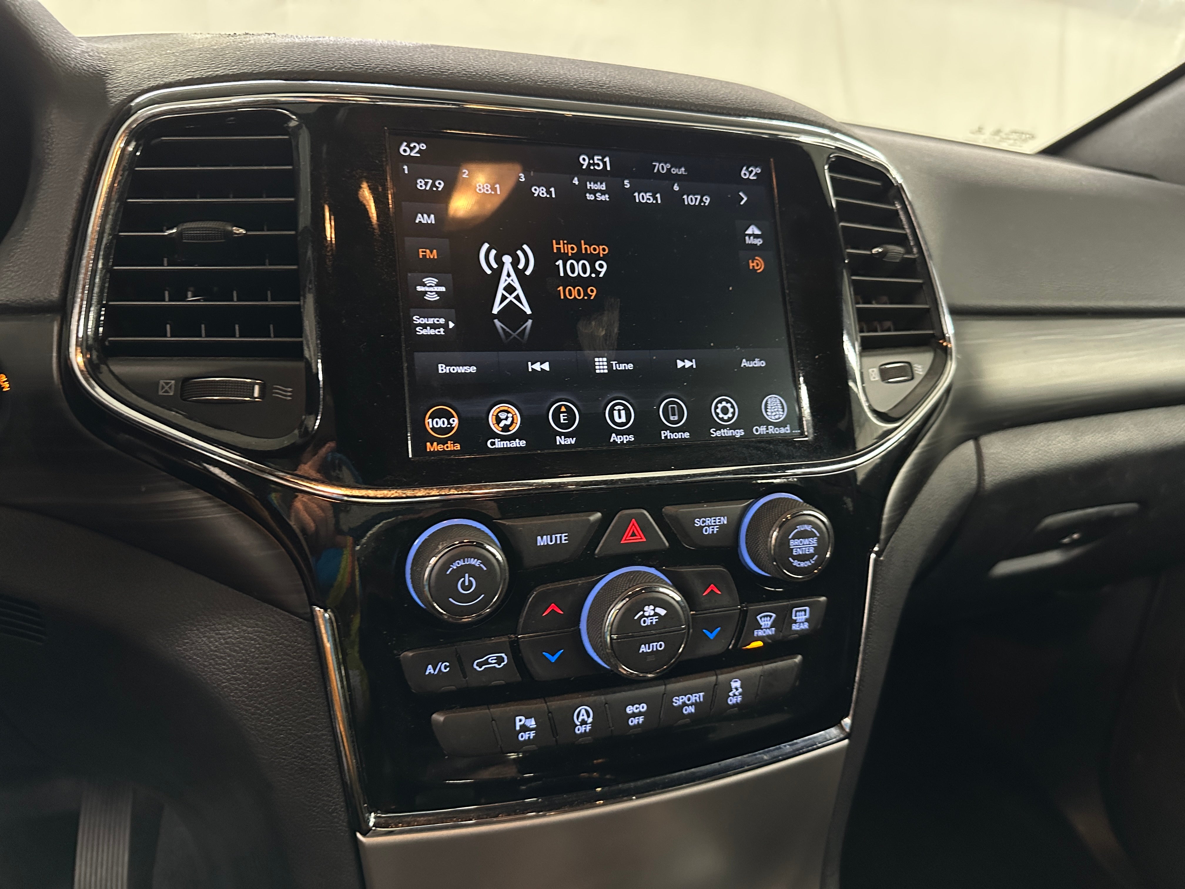 2020 Jeep Grand Cherokee Laredo 4