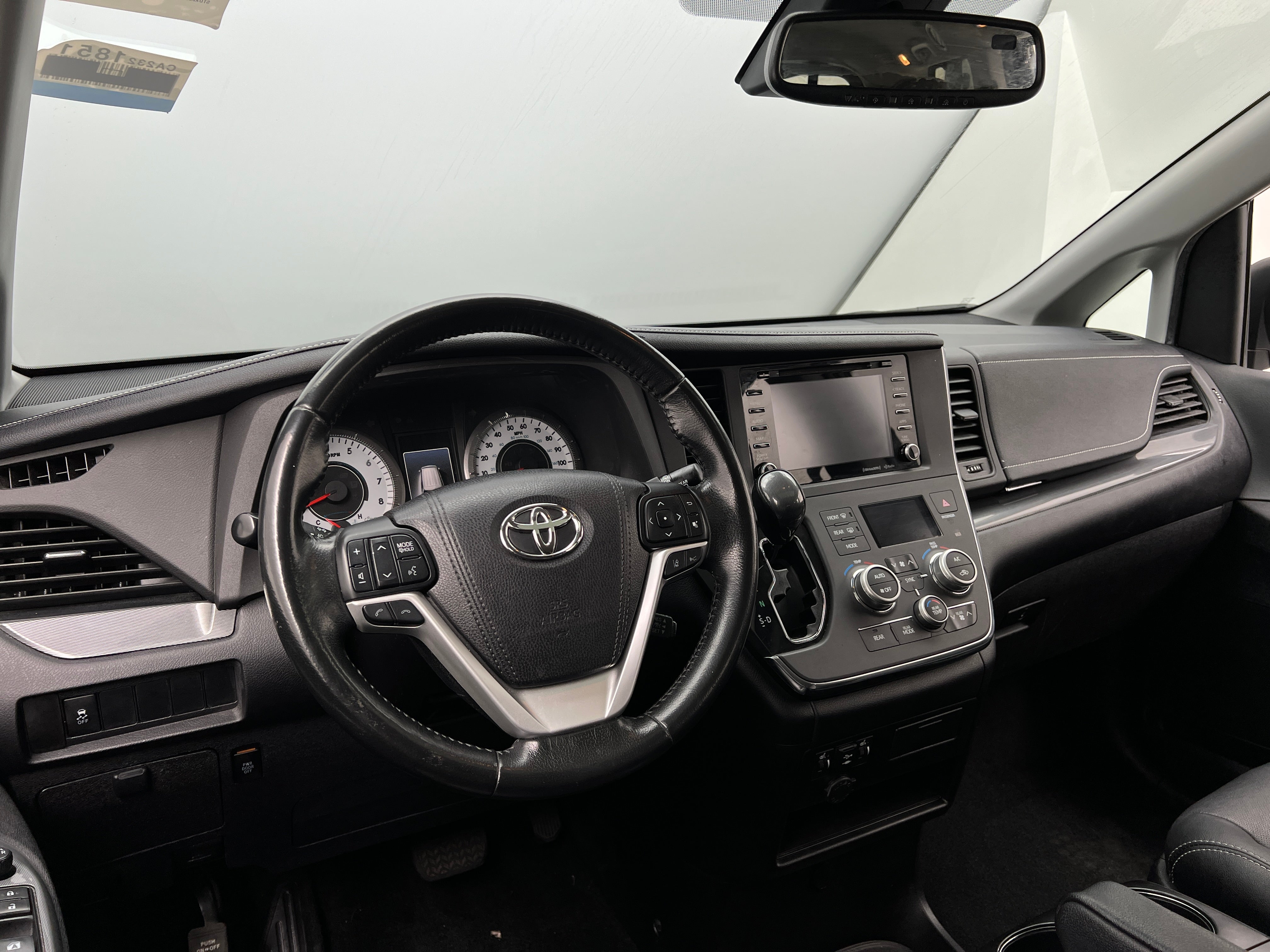 2018 Toyota Sienna SE 2