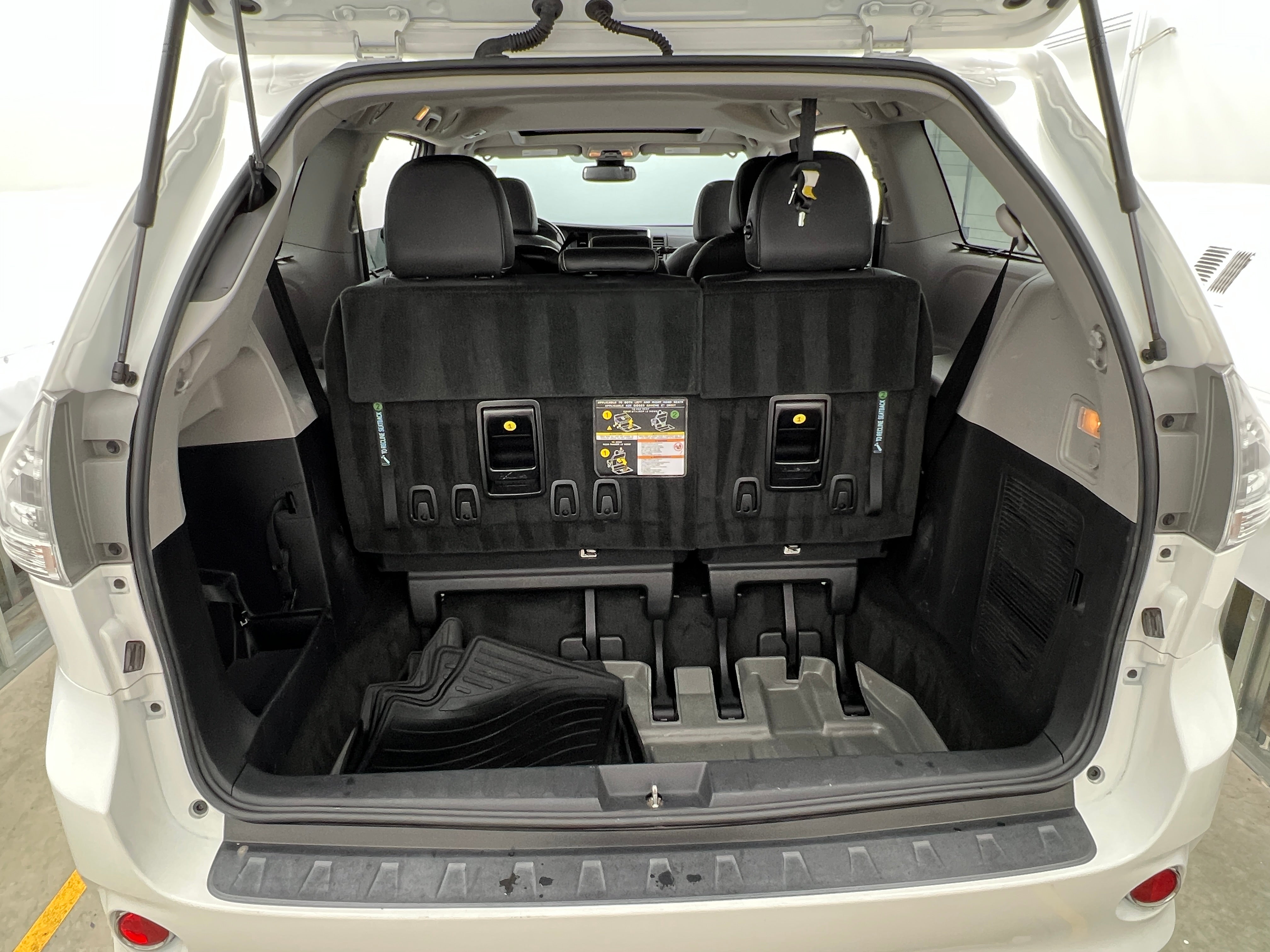 2018 Toyota Sienna SE 6