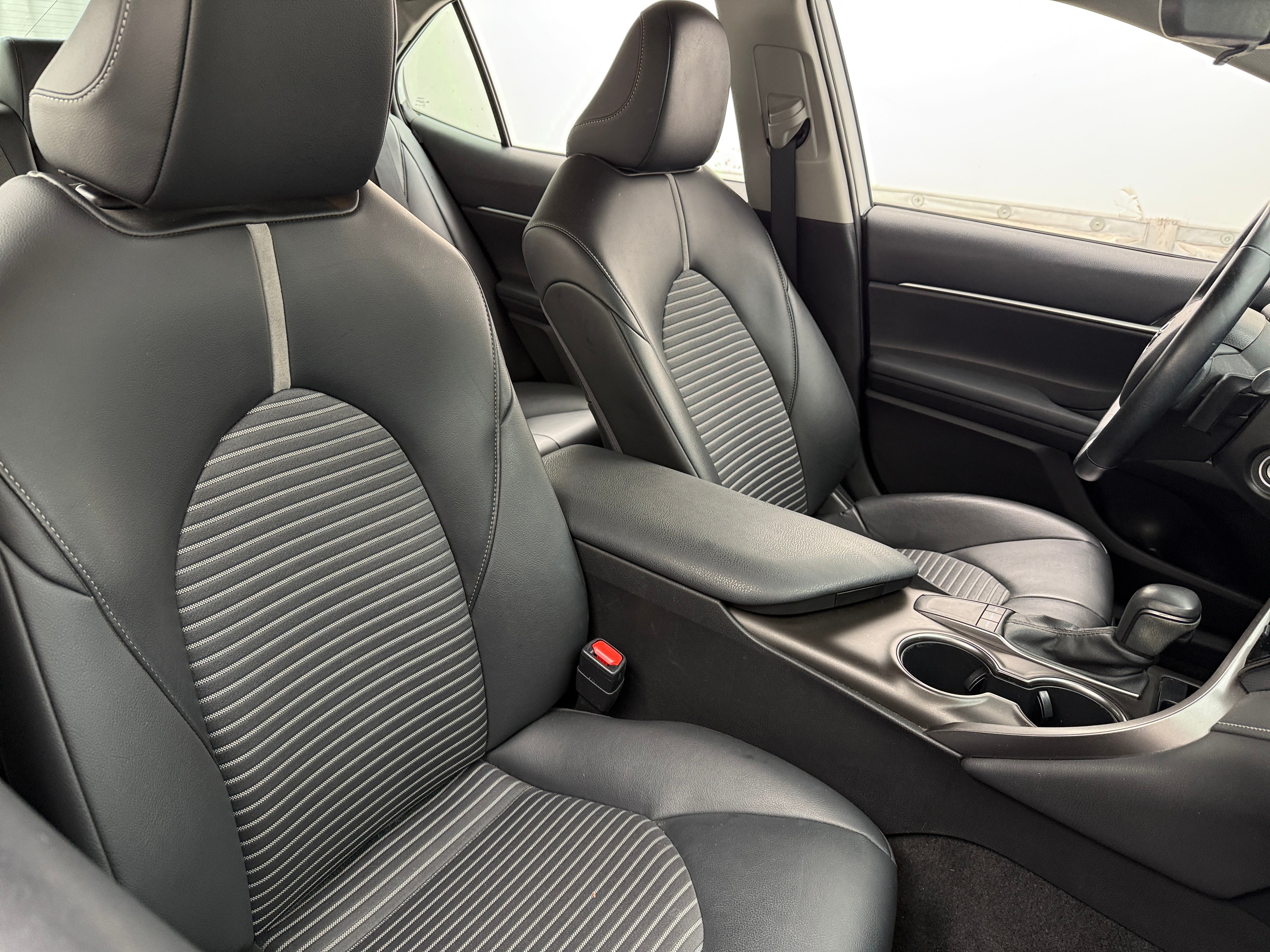 2022 Toyota Camry SE 2