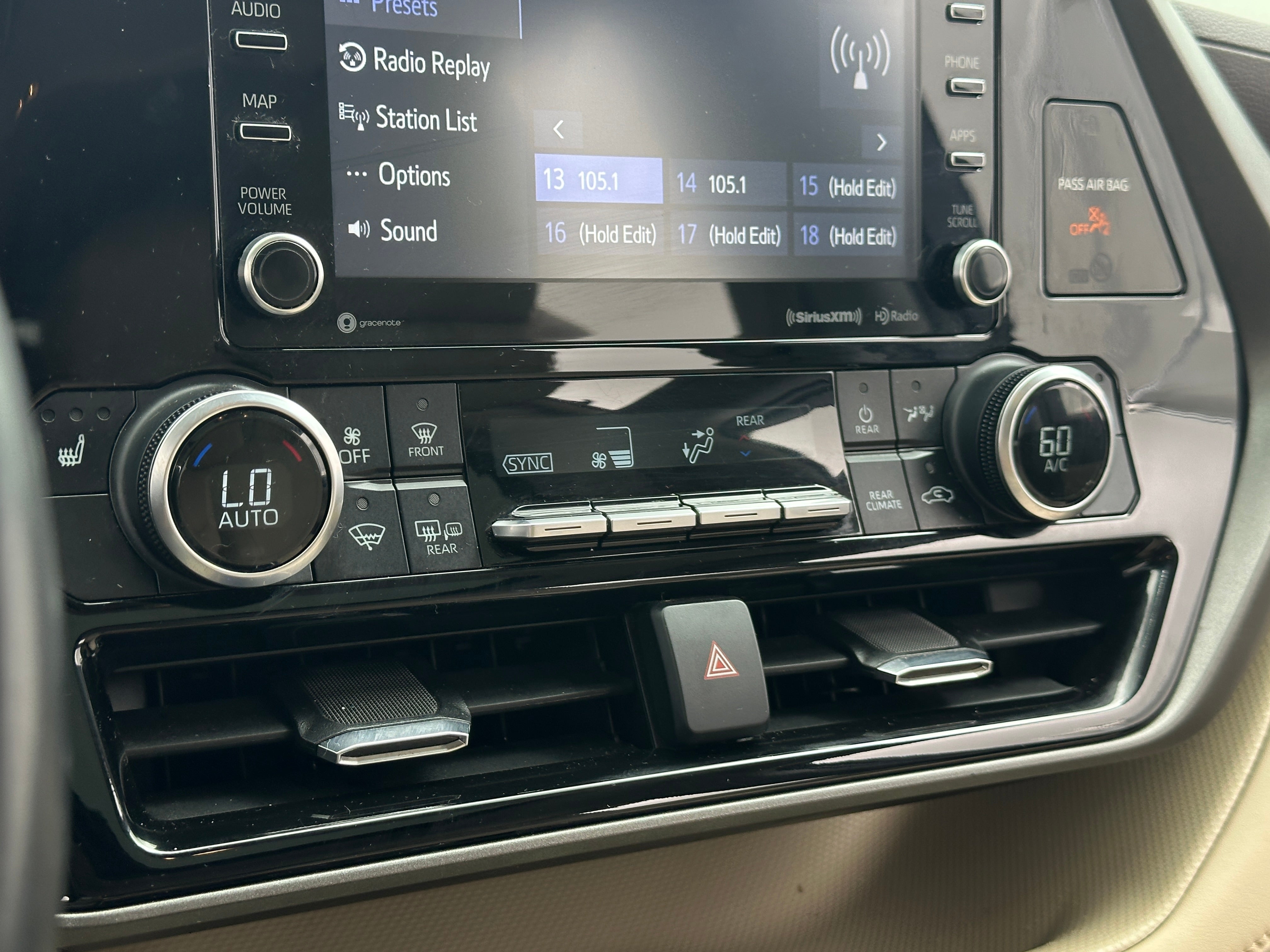 2021 Toyota Highlander XLE 3