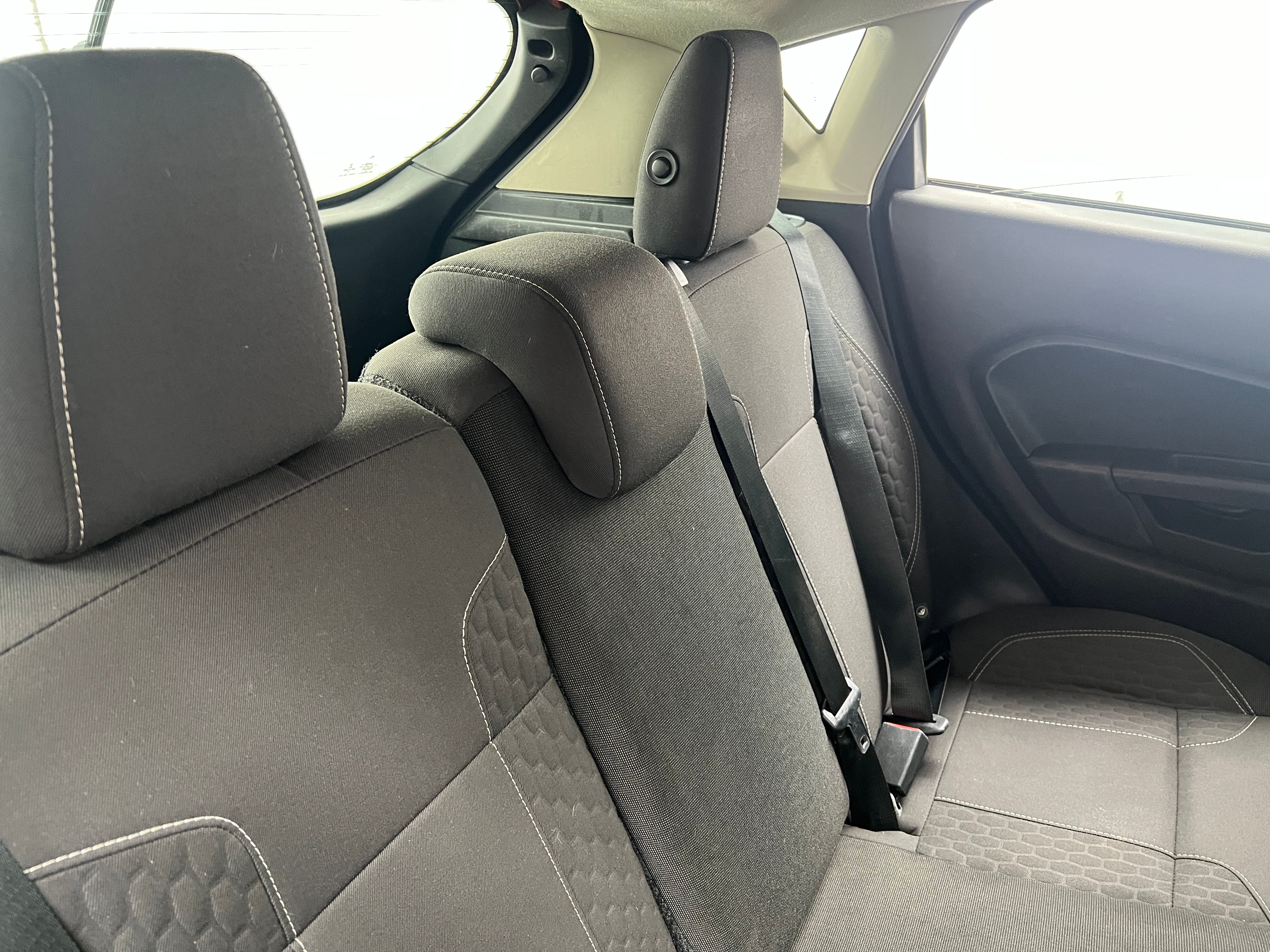 2016 Ford Fiesta SE 6