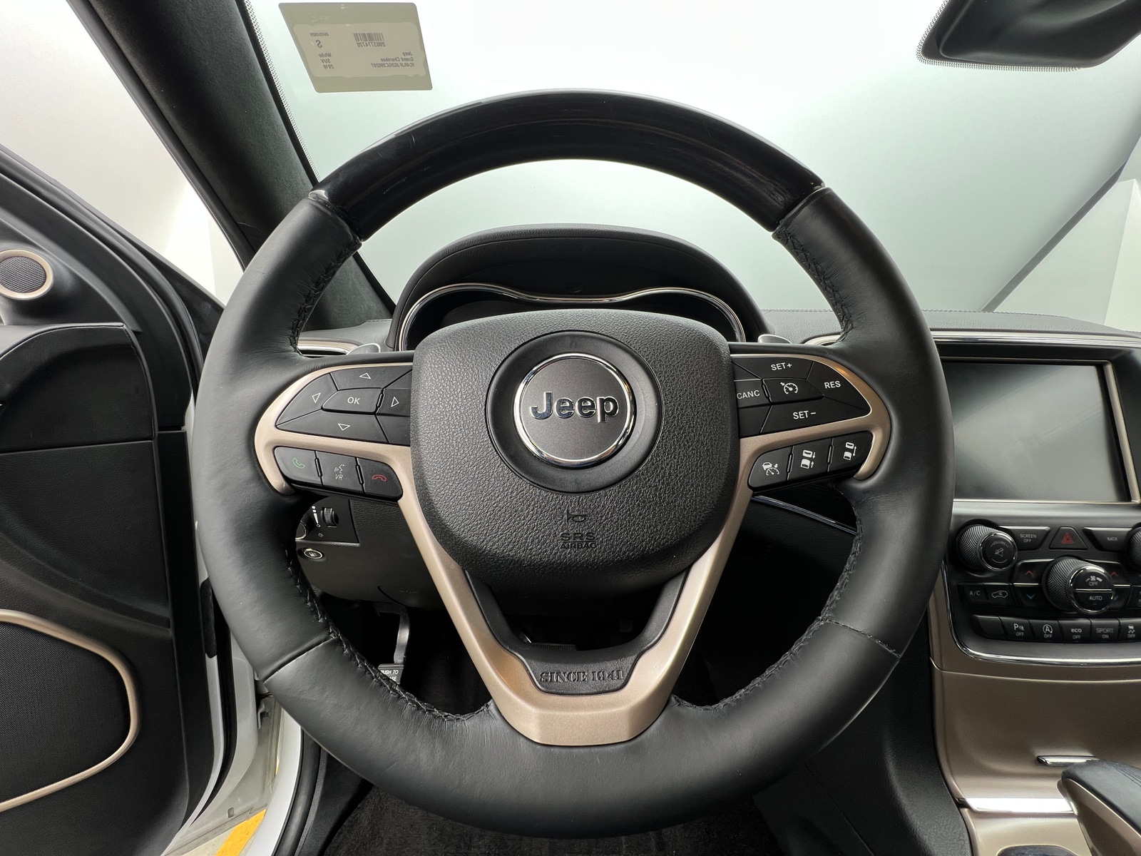 Thumbnail: 2016 Jeep Grand Cherokee - 4