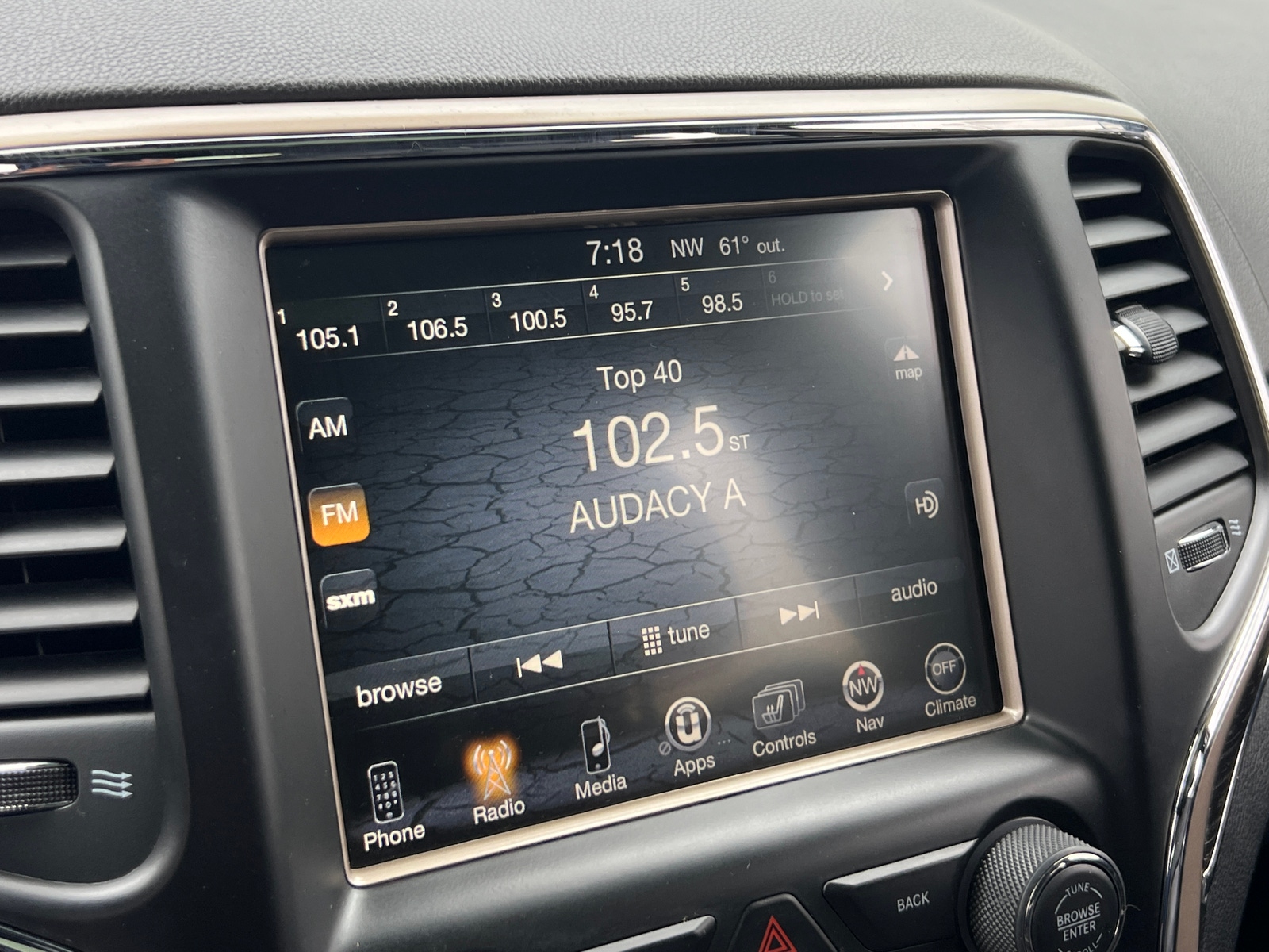 Thumbnail: 2016 Jeep Grand Cherokee - 3