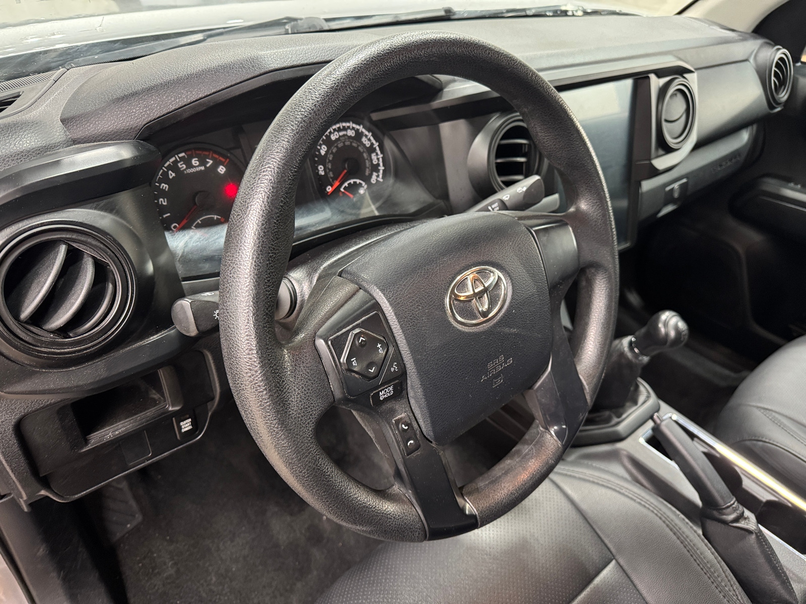 Thumbnail: 2016 Toyota Tacoma - 3