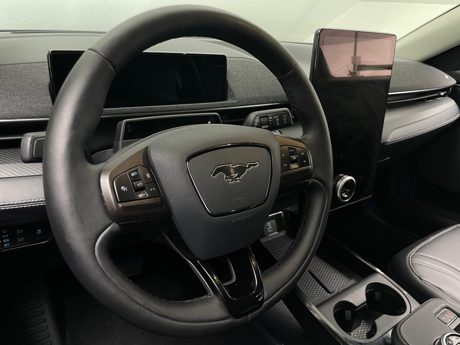 Thumbnail: 2022 Ford Mustang Mach-E - 4