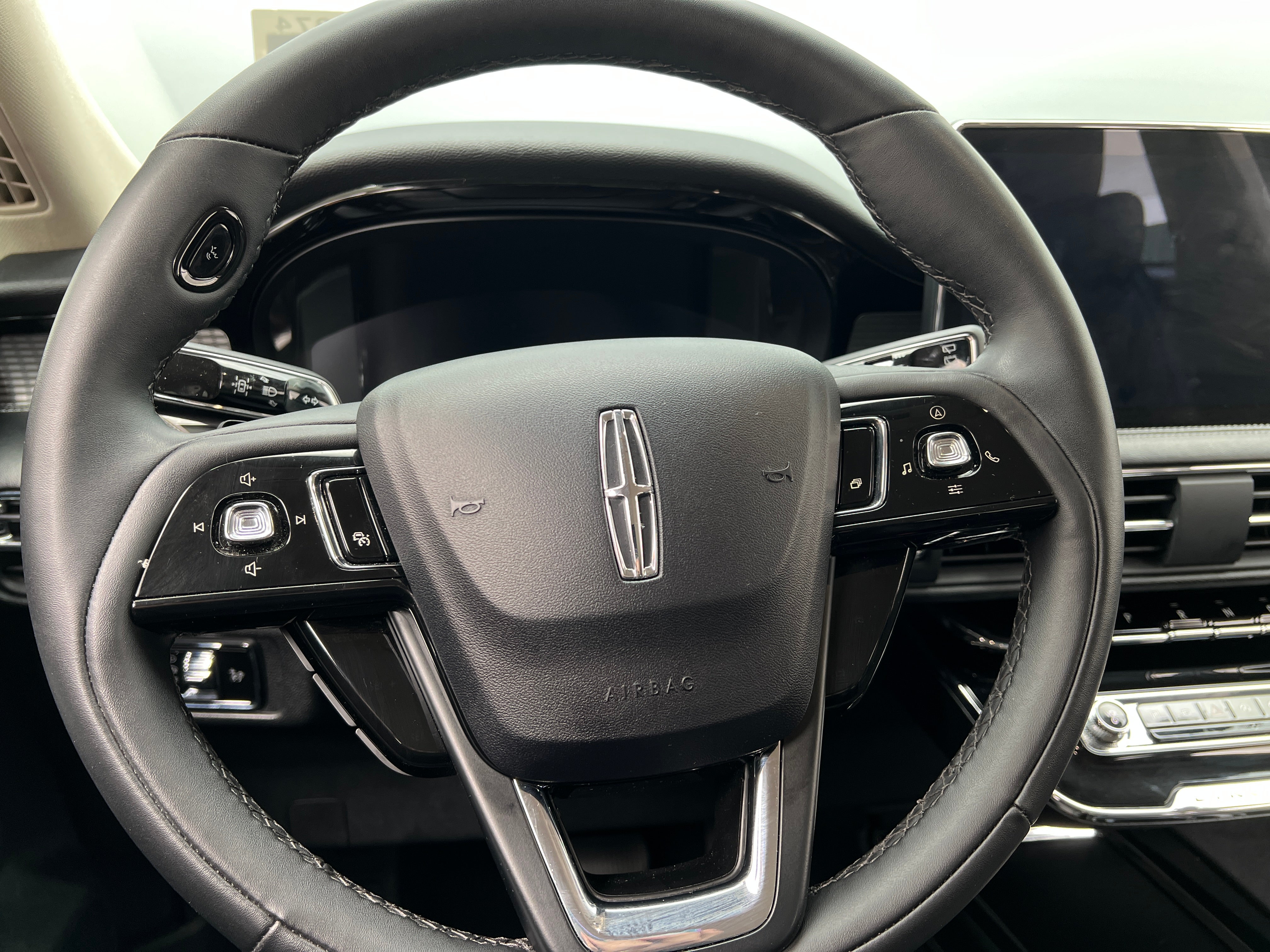 2023 Lincoln Corsair Standard 4