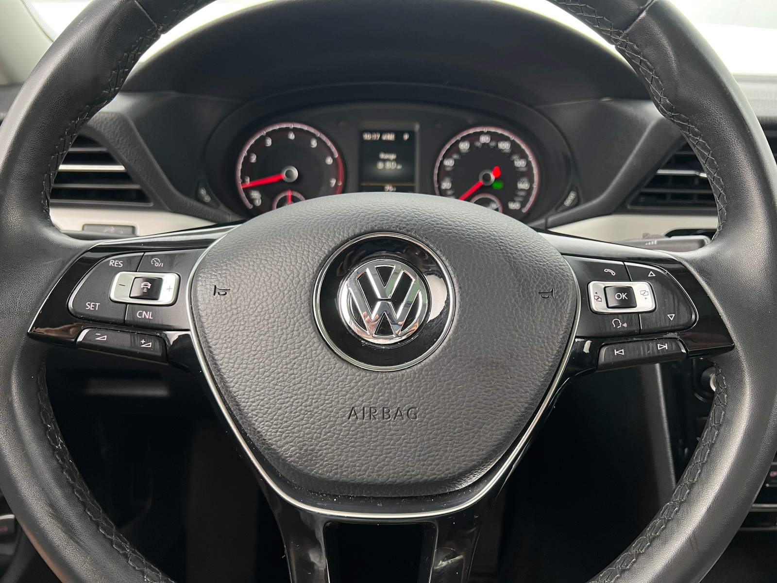 Thumbnail: 2022 Volkswagen Passat - 4