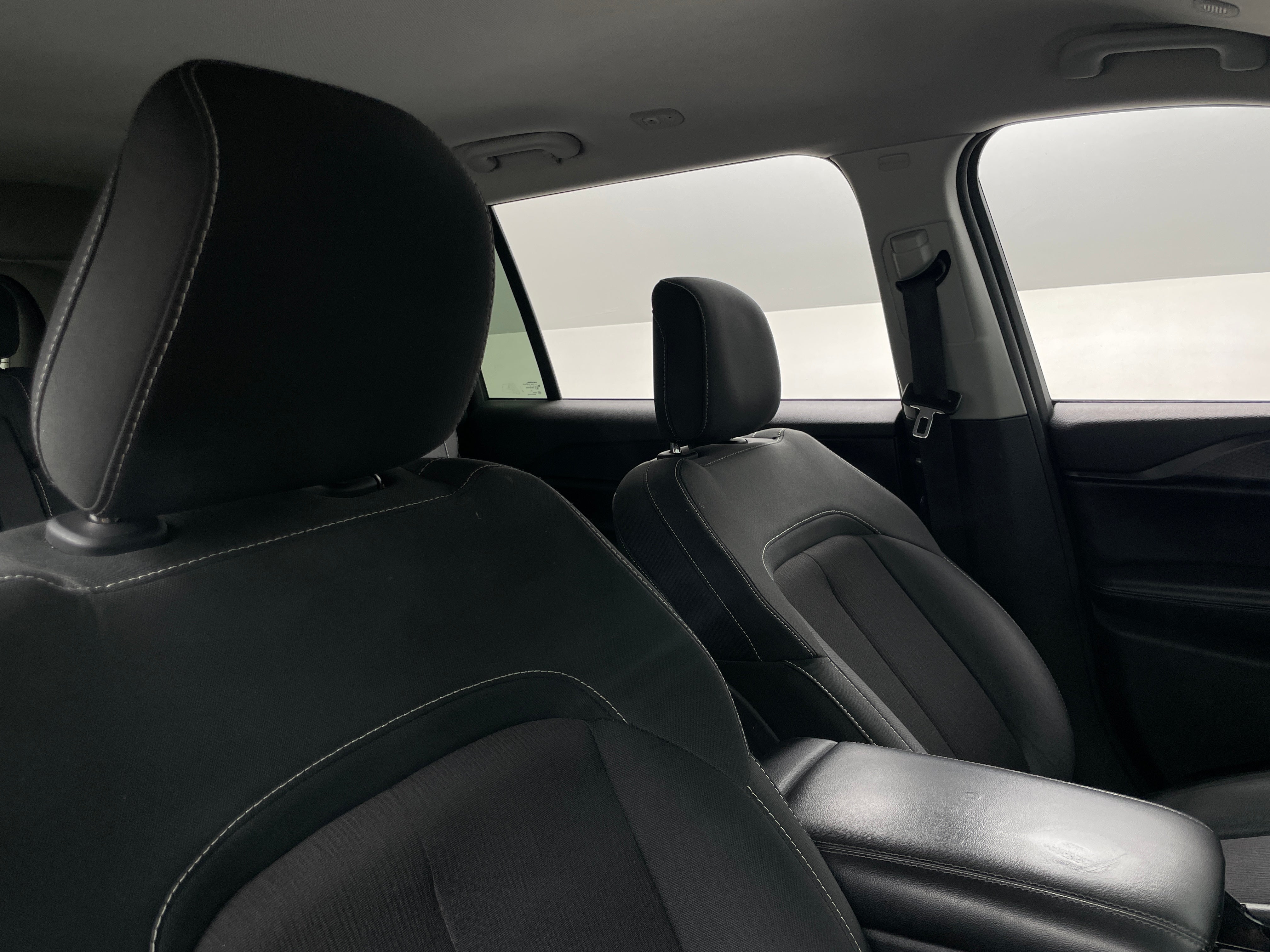 2023 Jeep Grand Cherokee L Laredo 2
