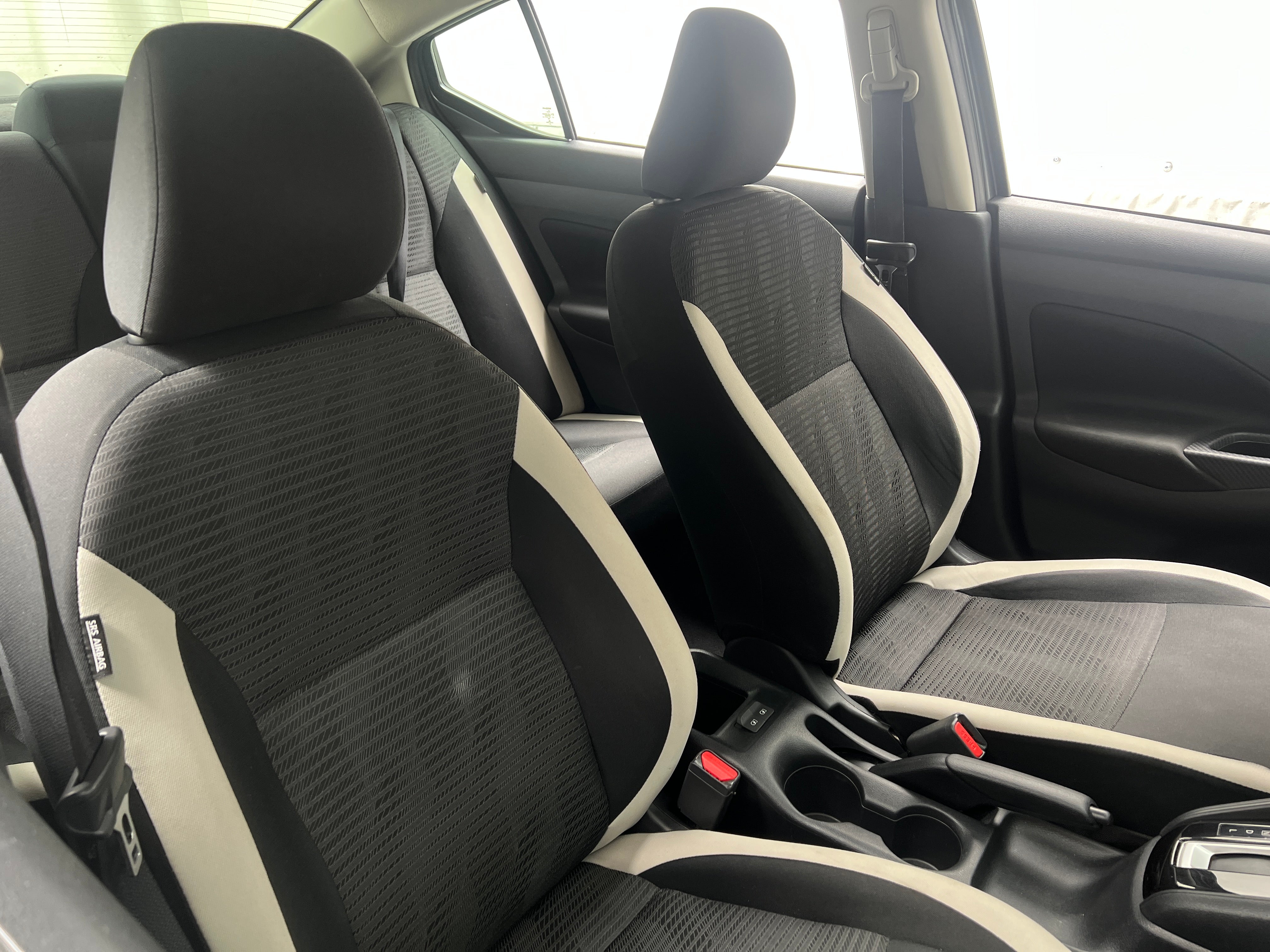 2022 Nissan Versa SV 2