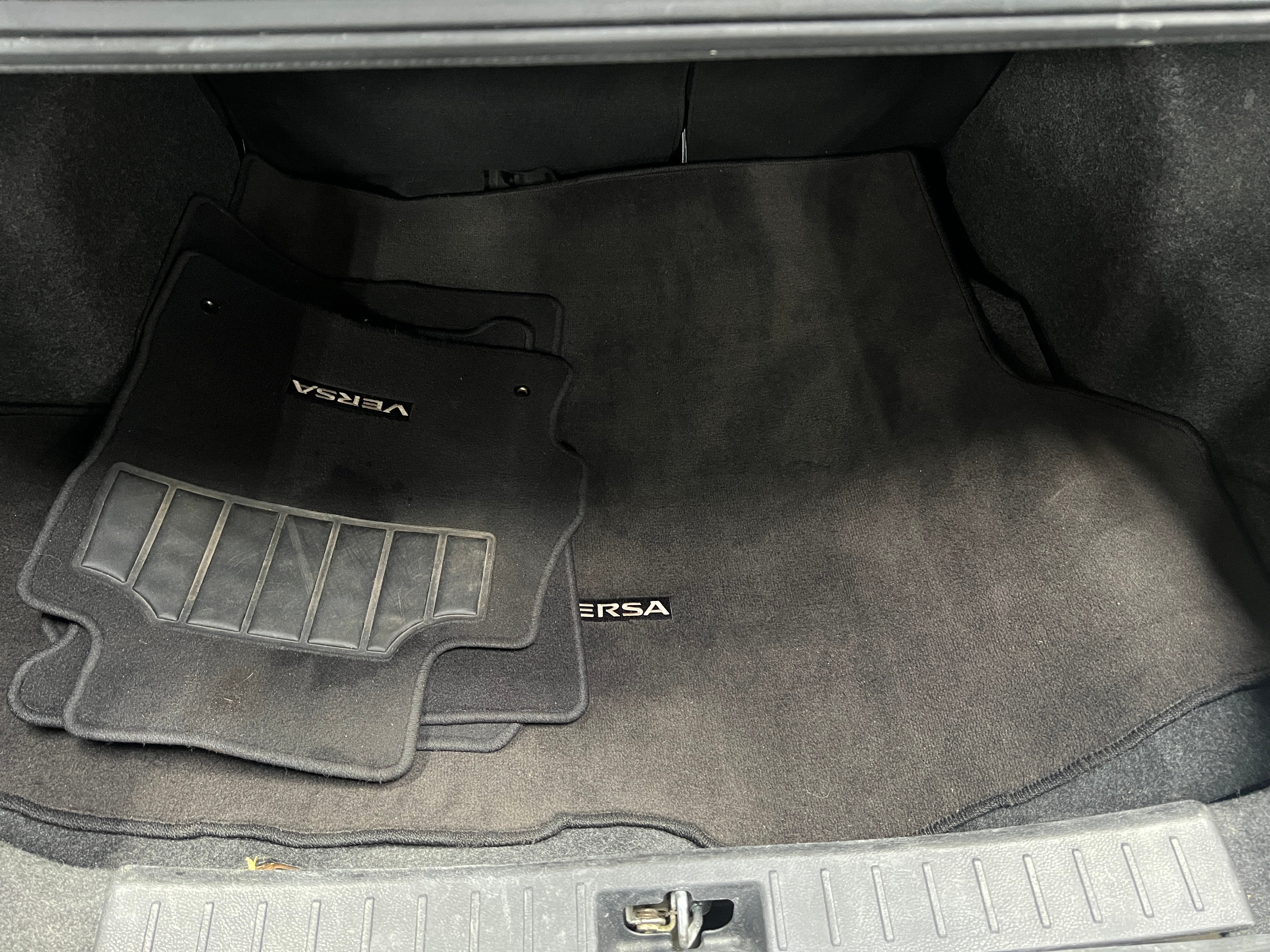 2022 Nissan Versa SV 7