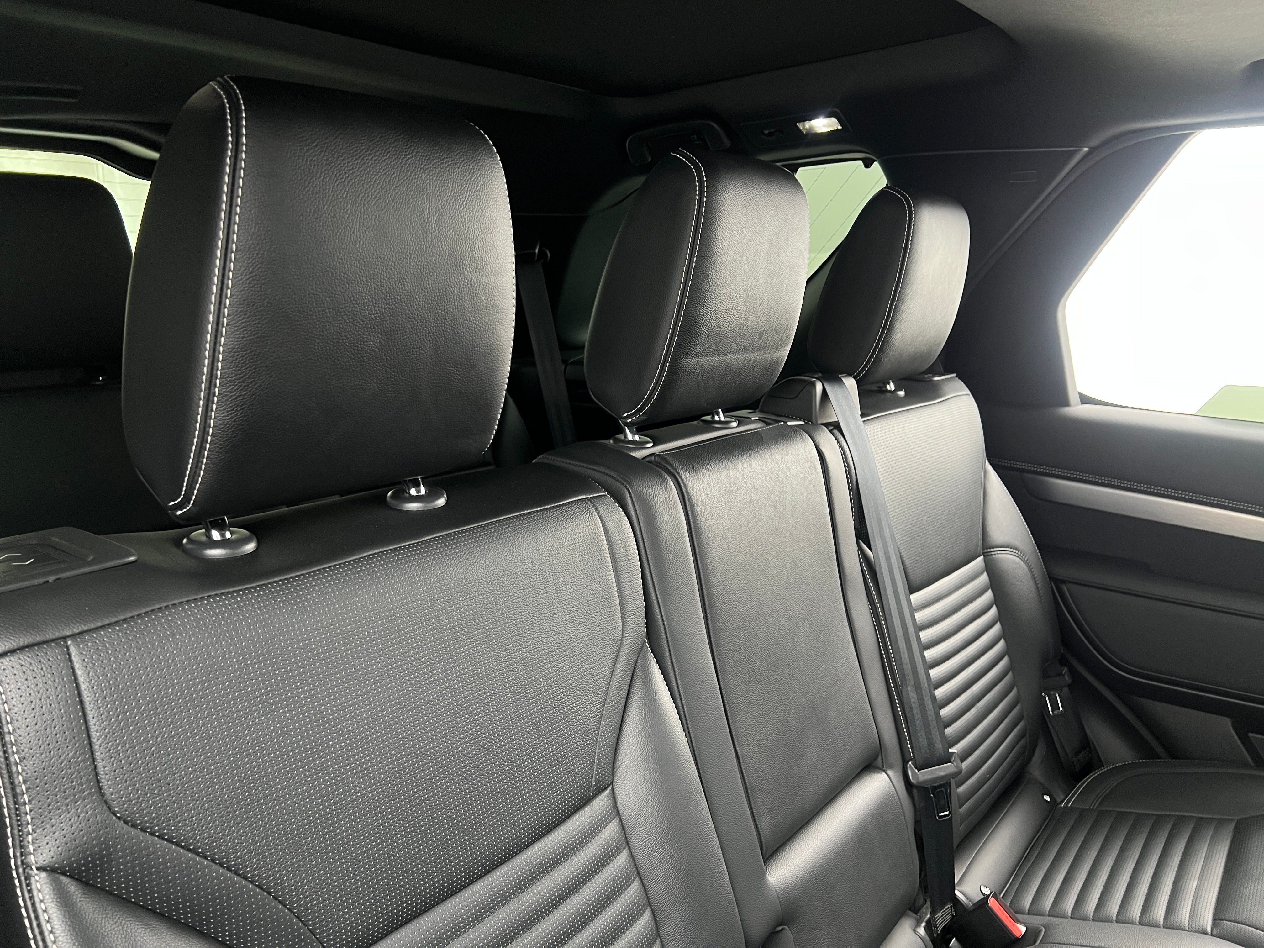 Thumbnail: 2021 Land Rover Discovery - 5