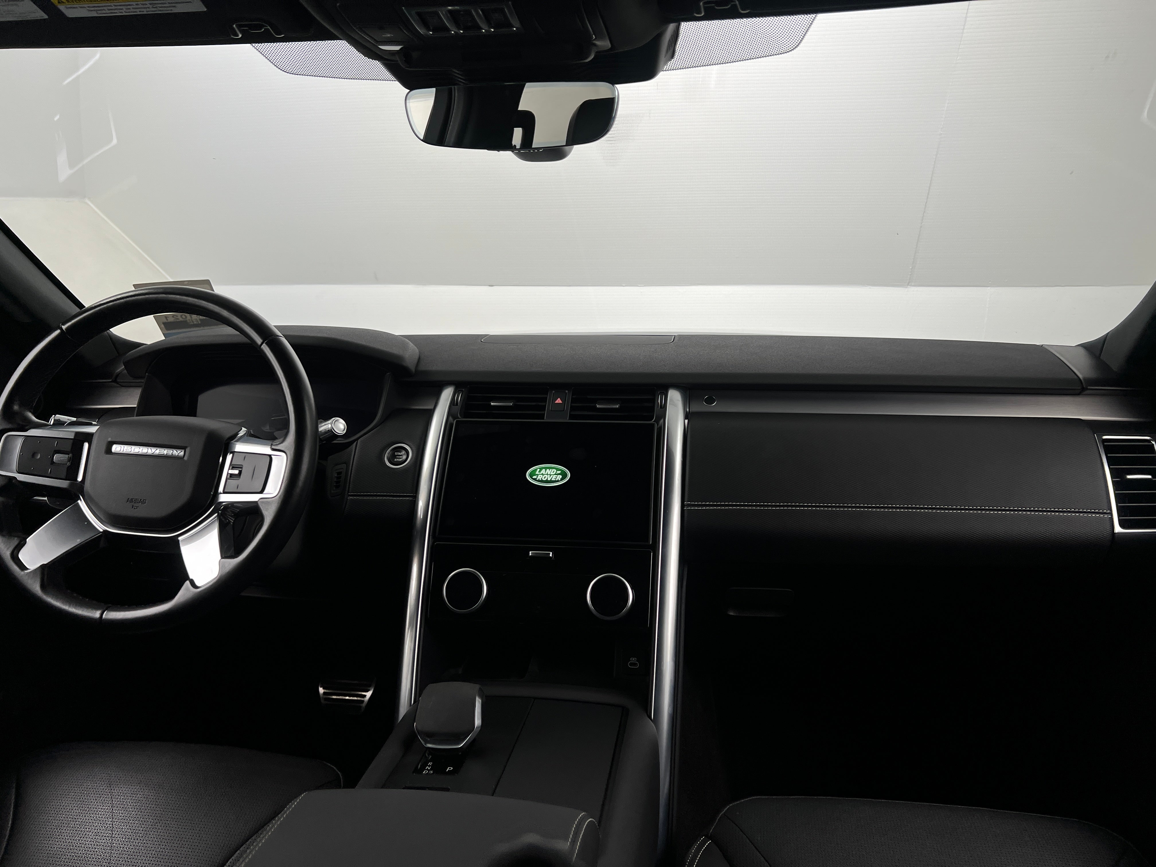 Thumbnail: 2021 Land Rover Discovery - 2