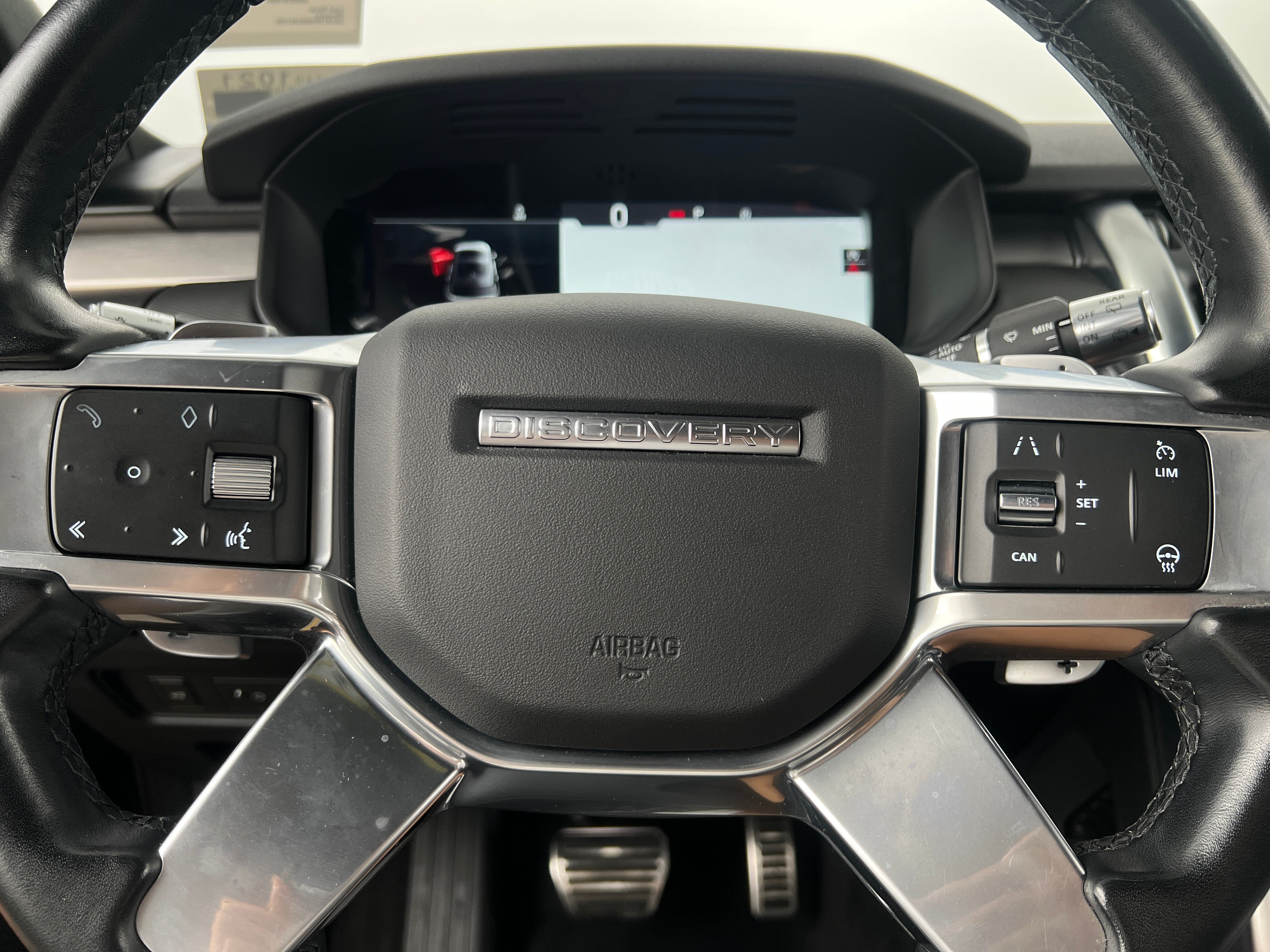 Thumbnail: 2021 Land Rover Discovery - 4