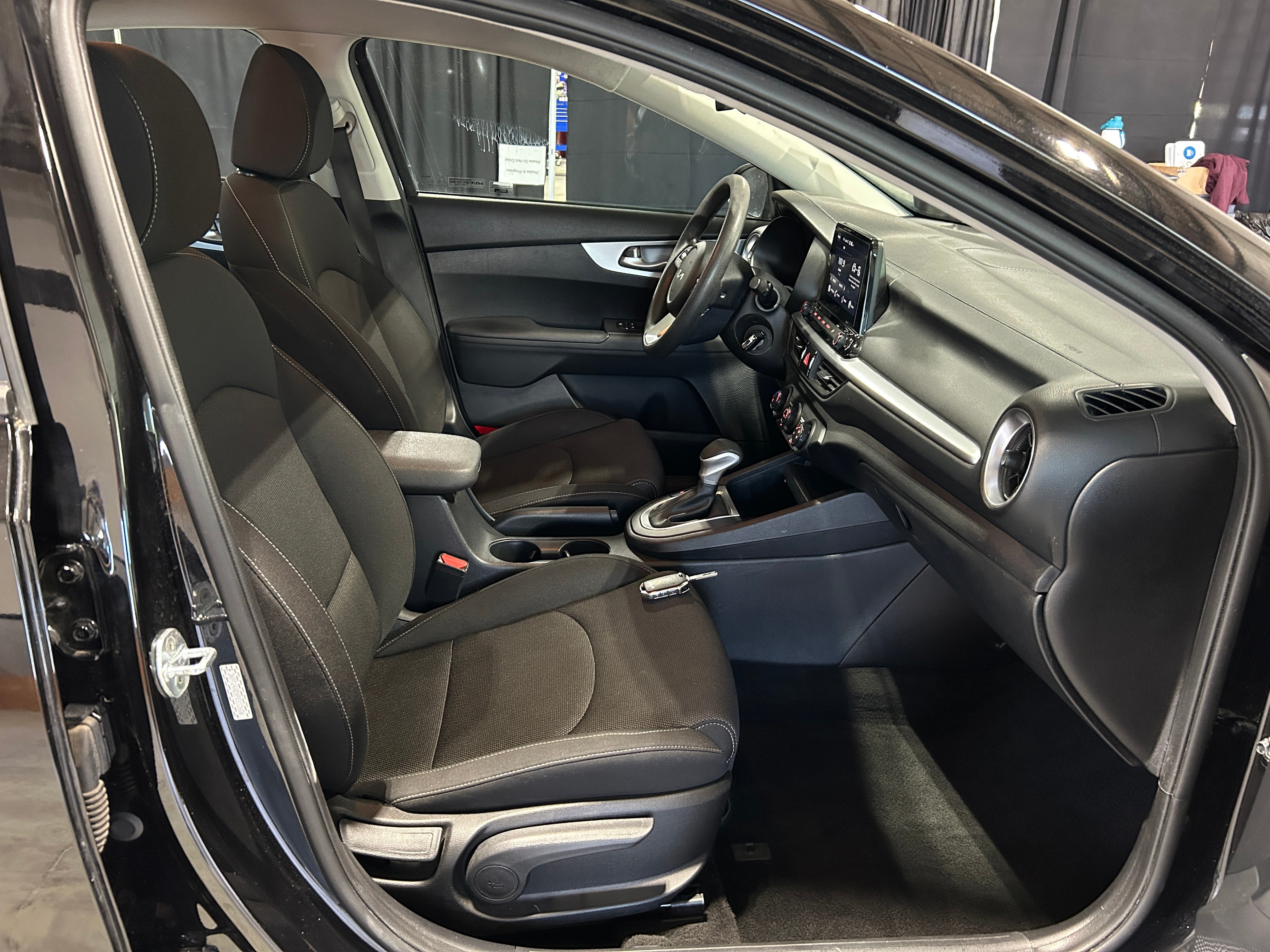 2023 Kia Forte LXS 2