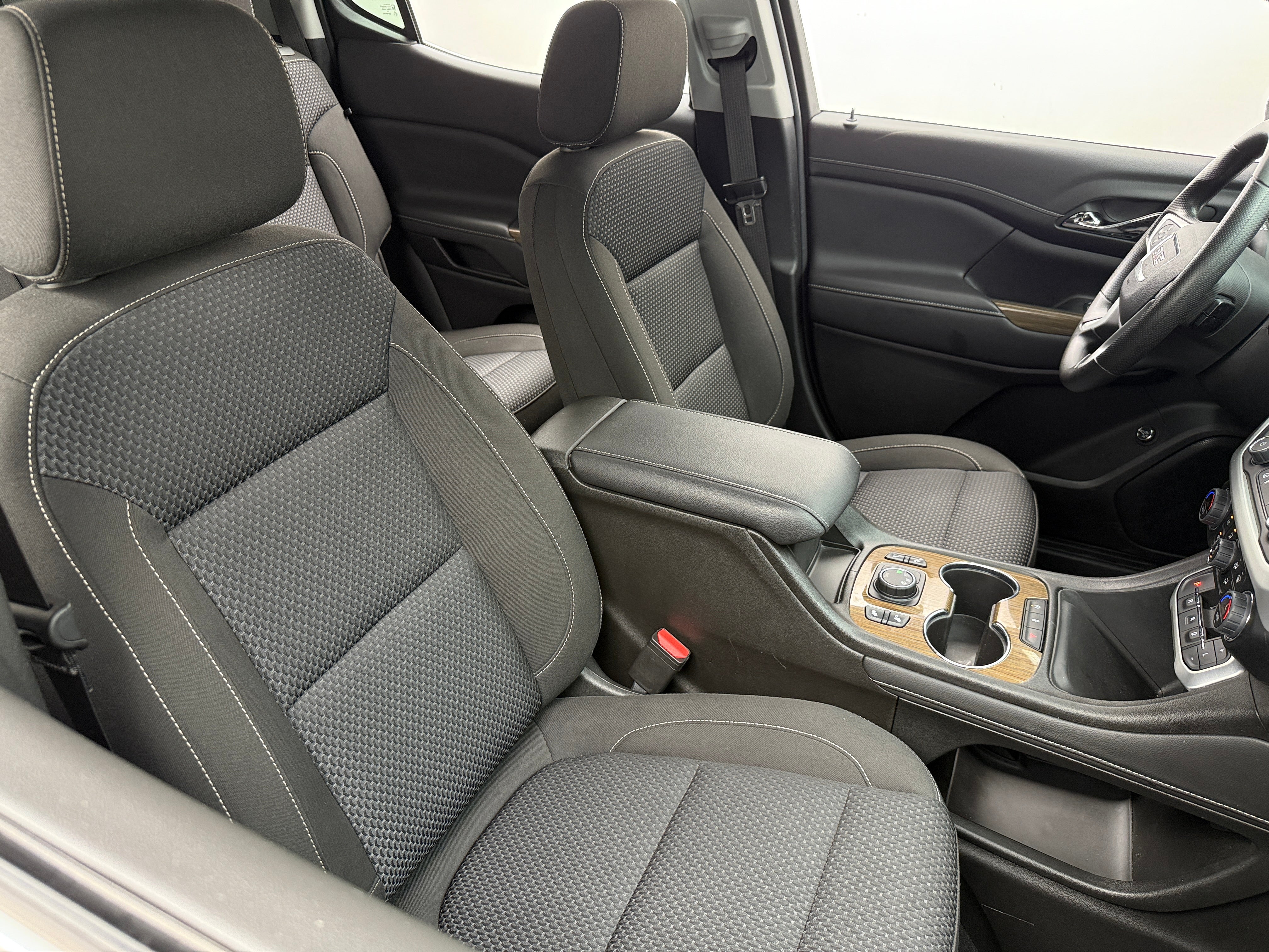 2023 GMC Acadia SLE 2
