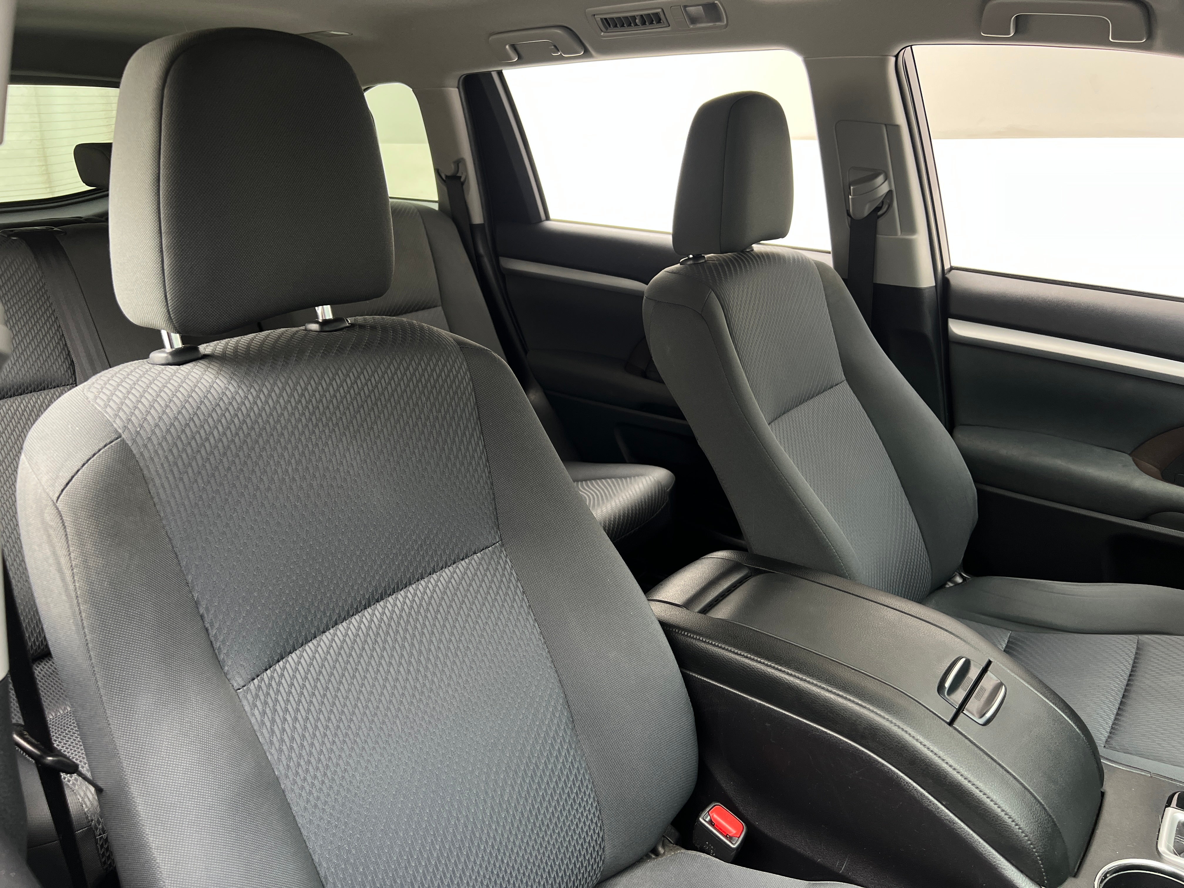 2019 Toyota Highlander LE 2