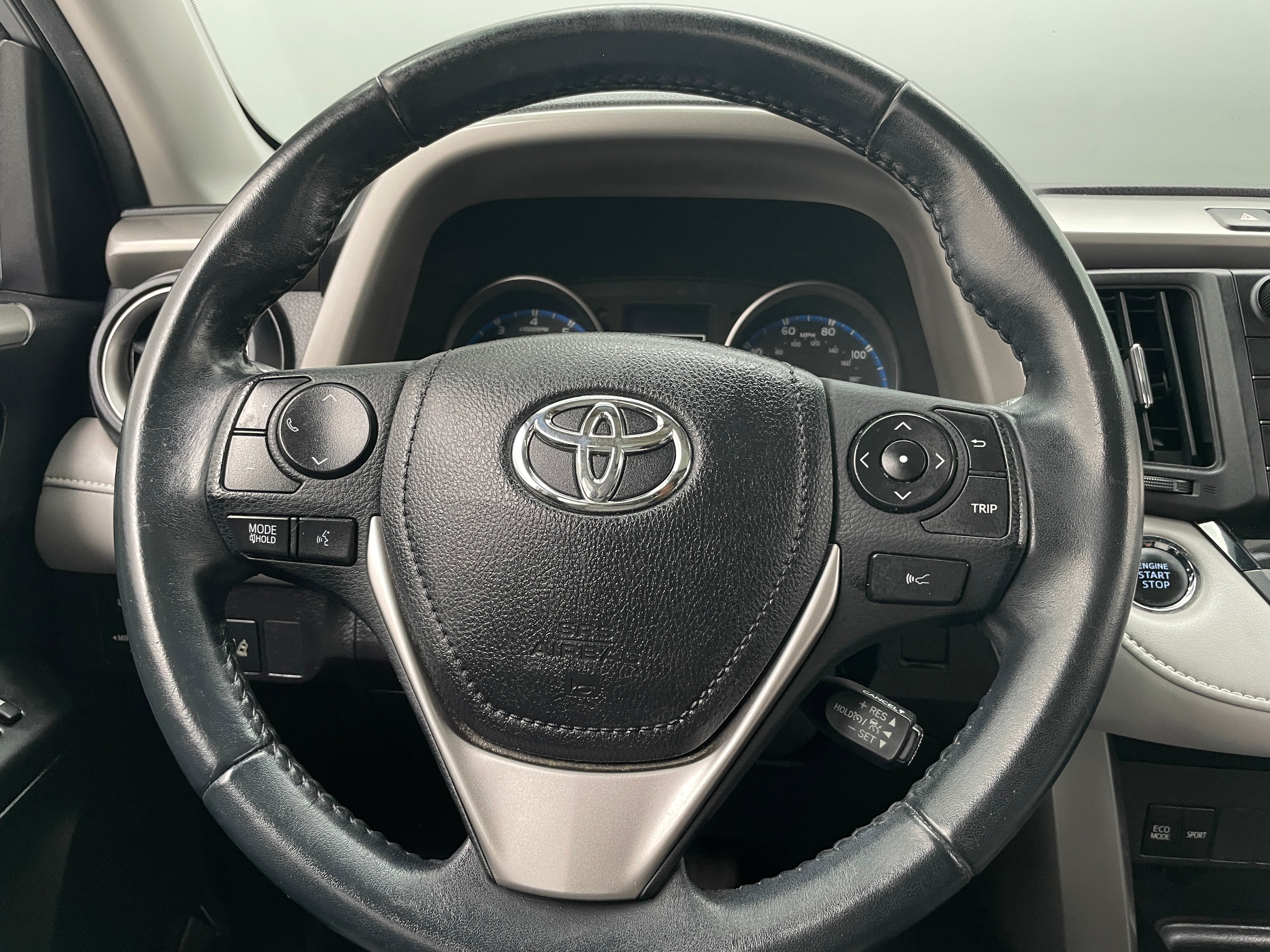 2018 Toyota RAV4 XLE 5