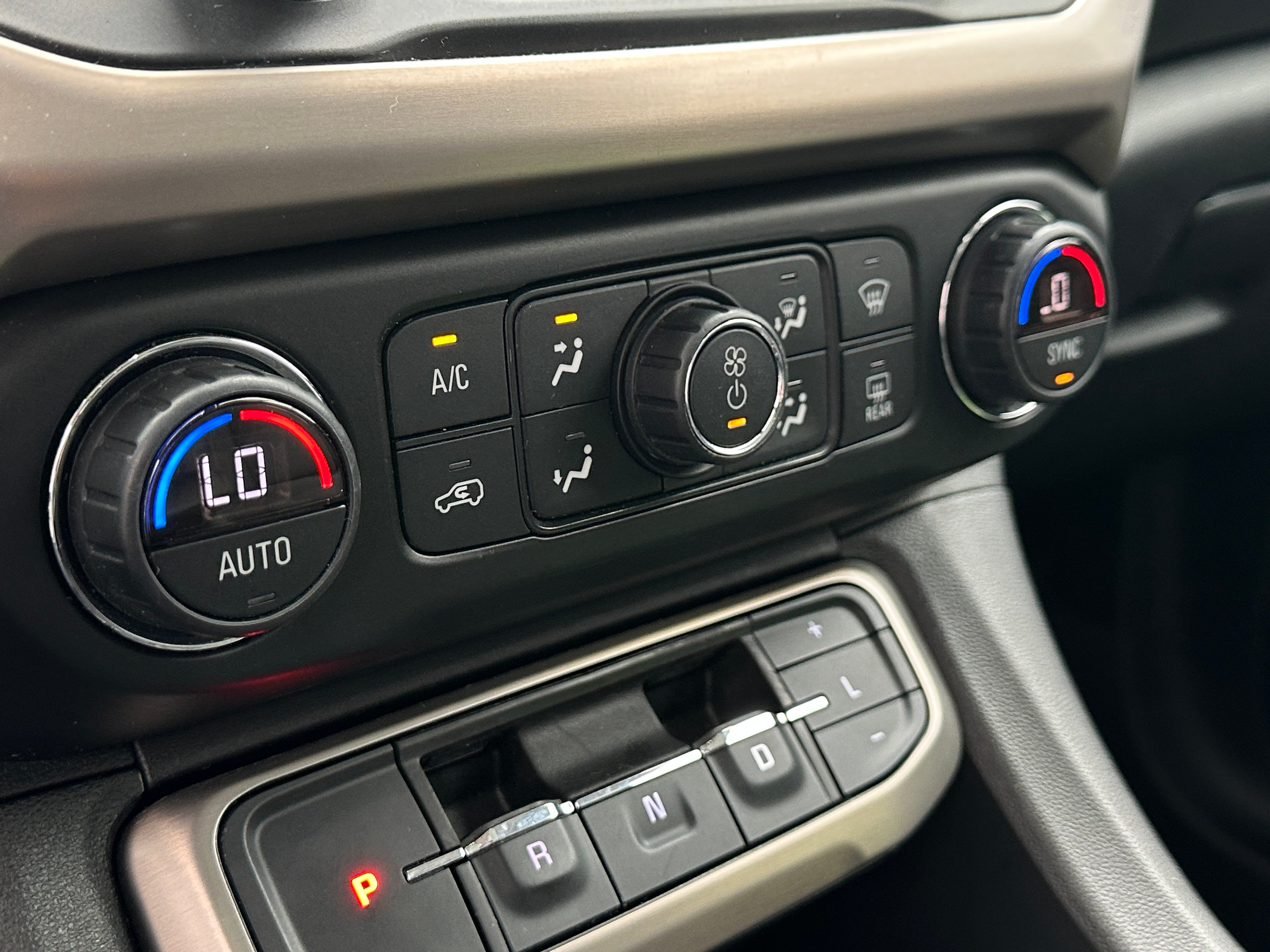 2021 GMC Acadia Denali 3