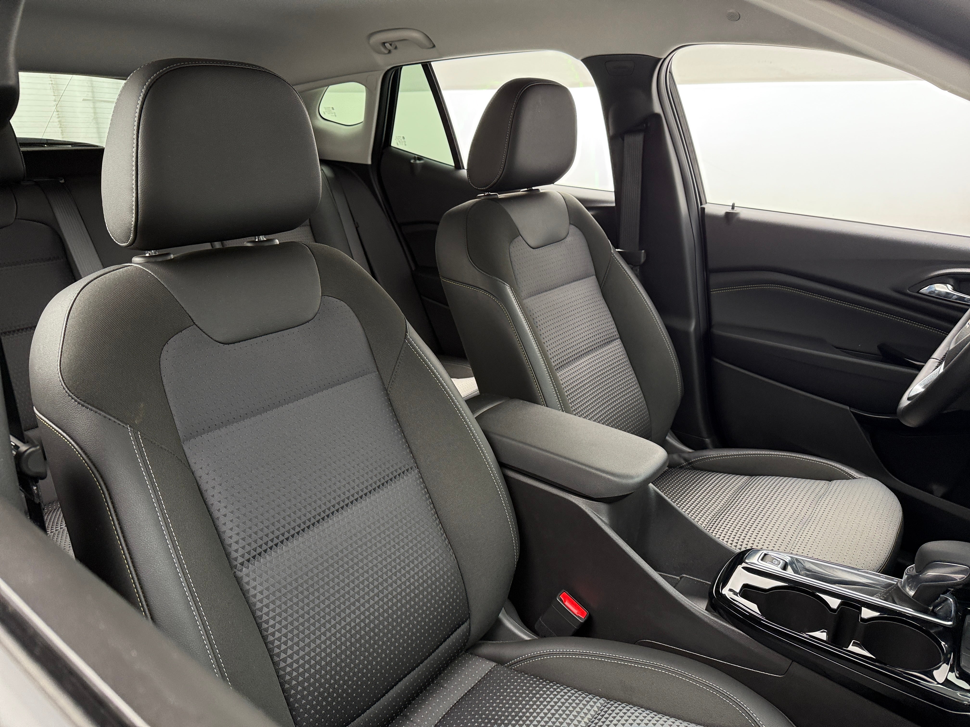 2025 Chevrolet Trax LT 2