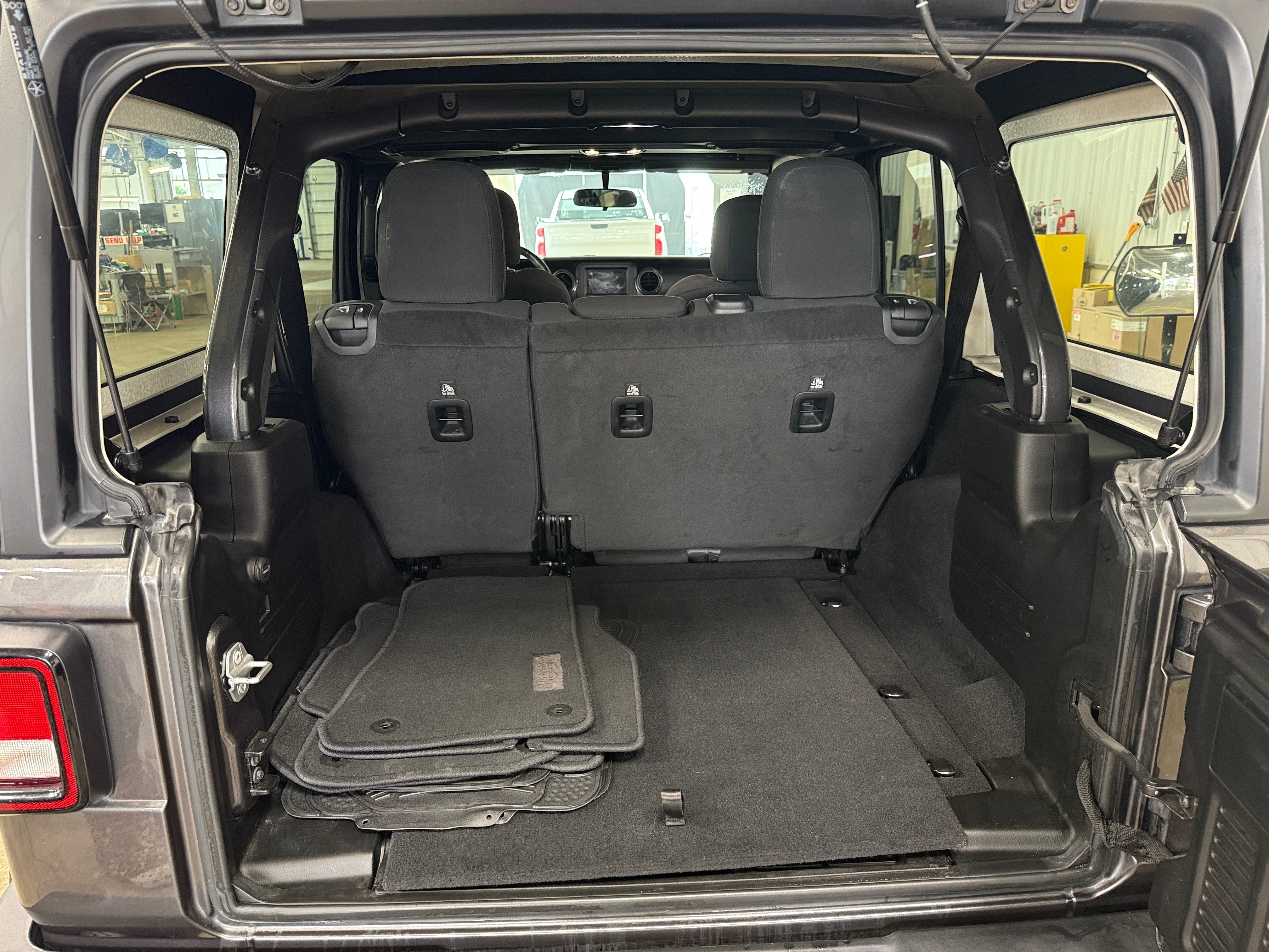 2020 Jeep Wrangler Unlimited Altitude 7