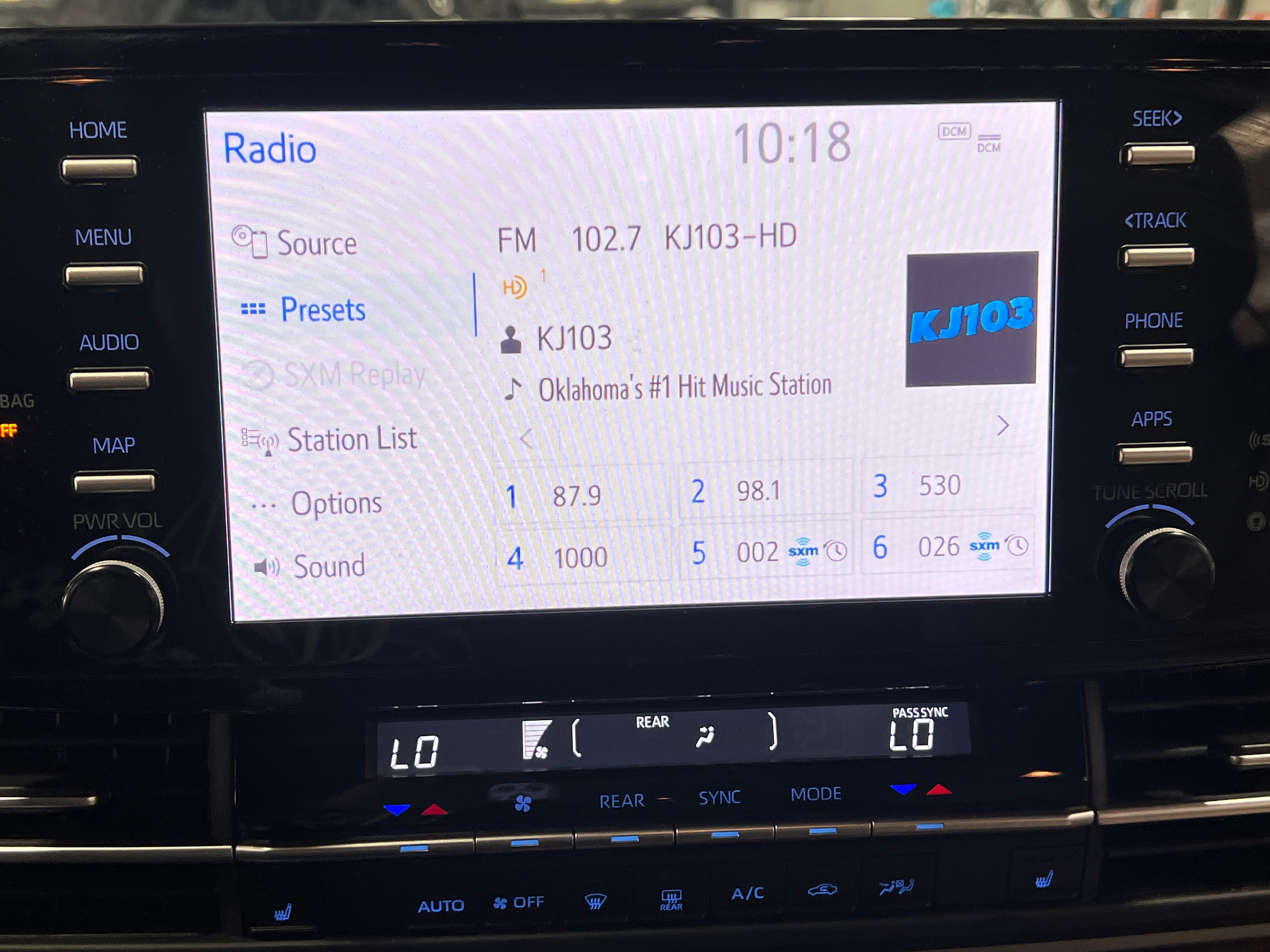 2023 Toyota Sienna XLE 3