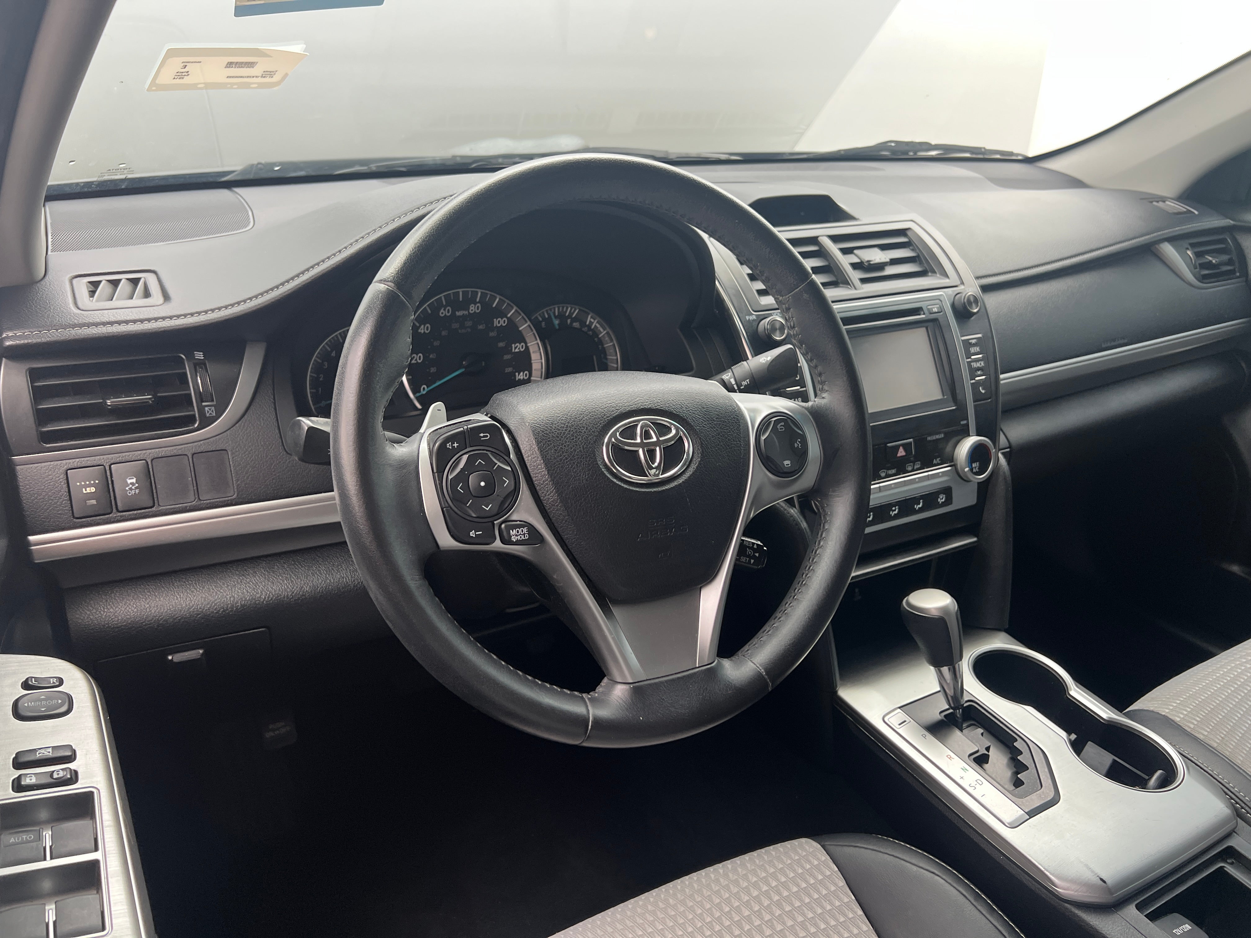 2014 Toyota Camry SE 2