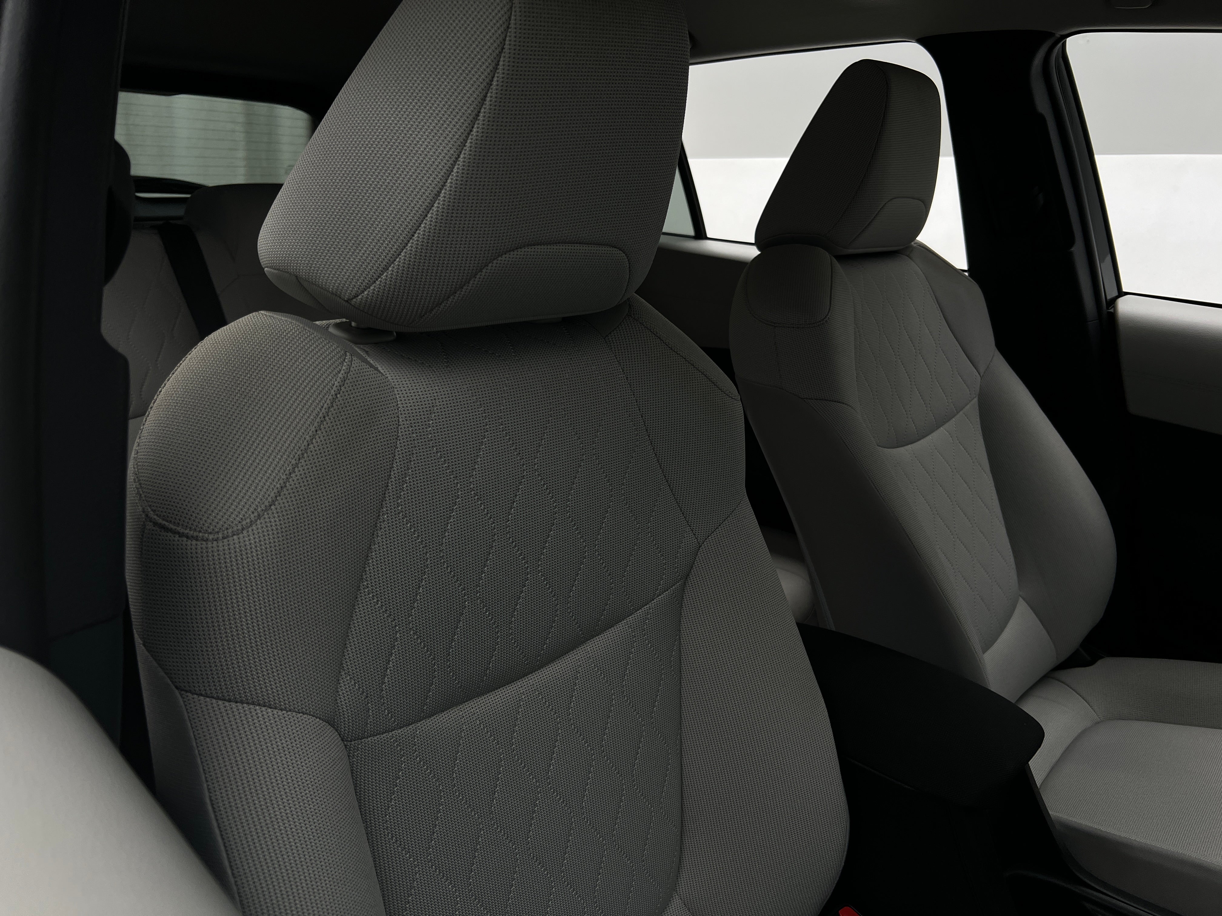 2022 Toyota Corolla Cross LE 2