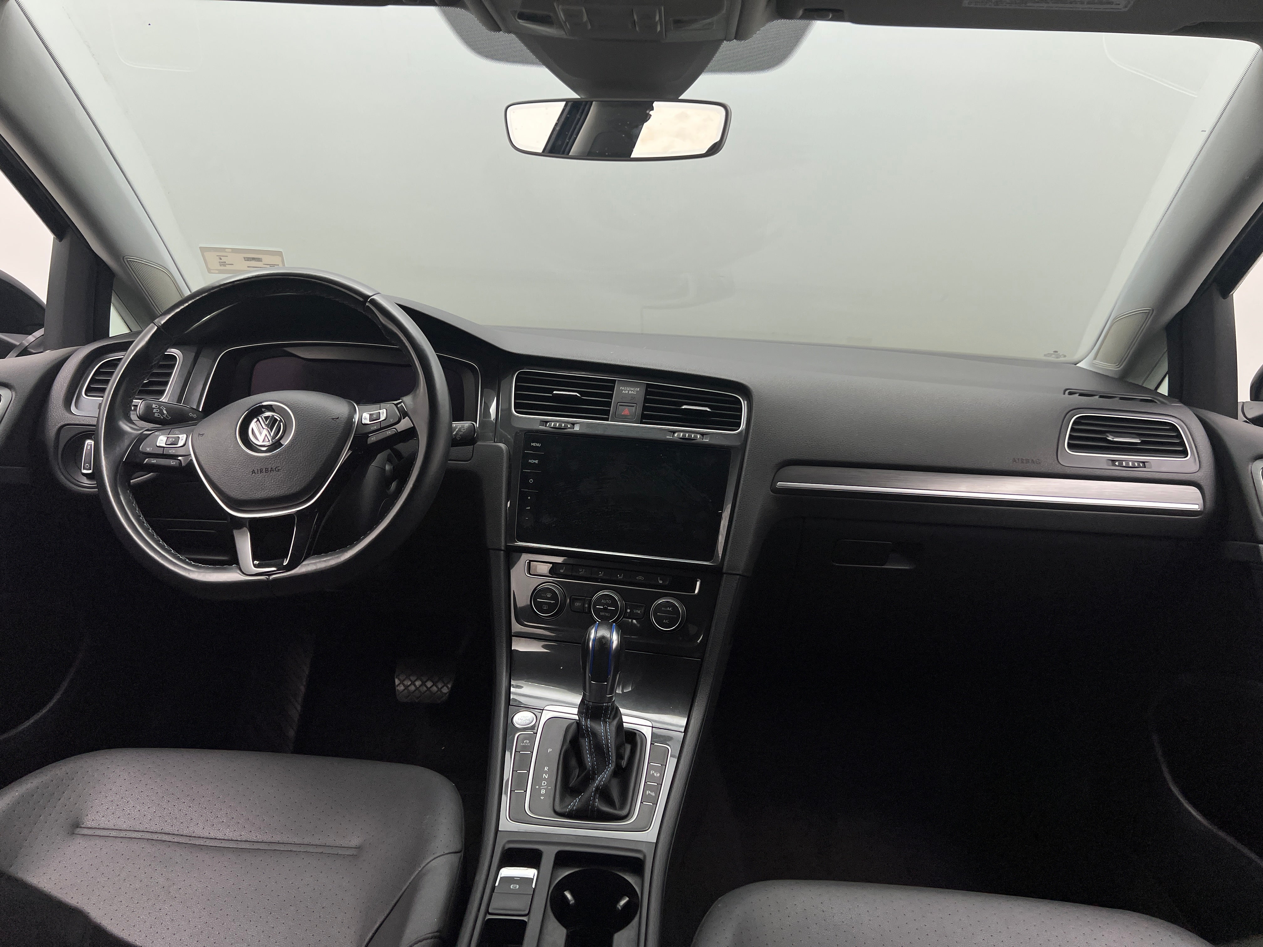2019 Volkswagen e-Golf SEL Premium 2
