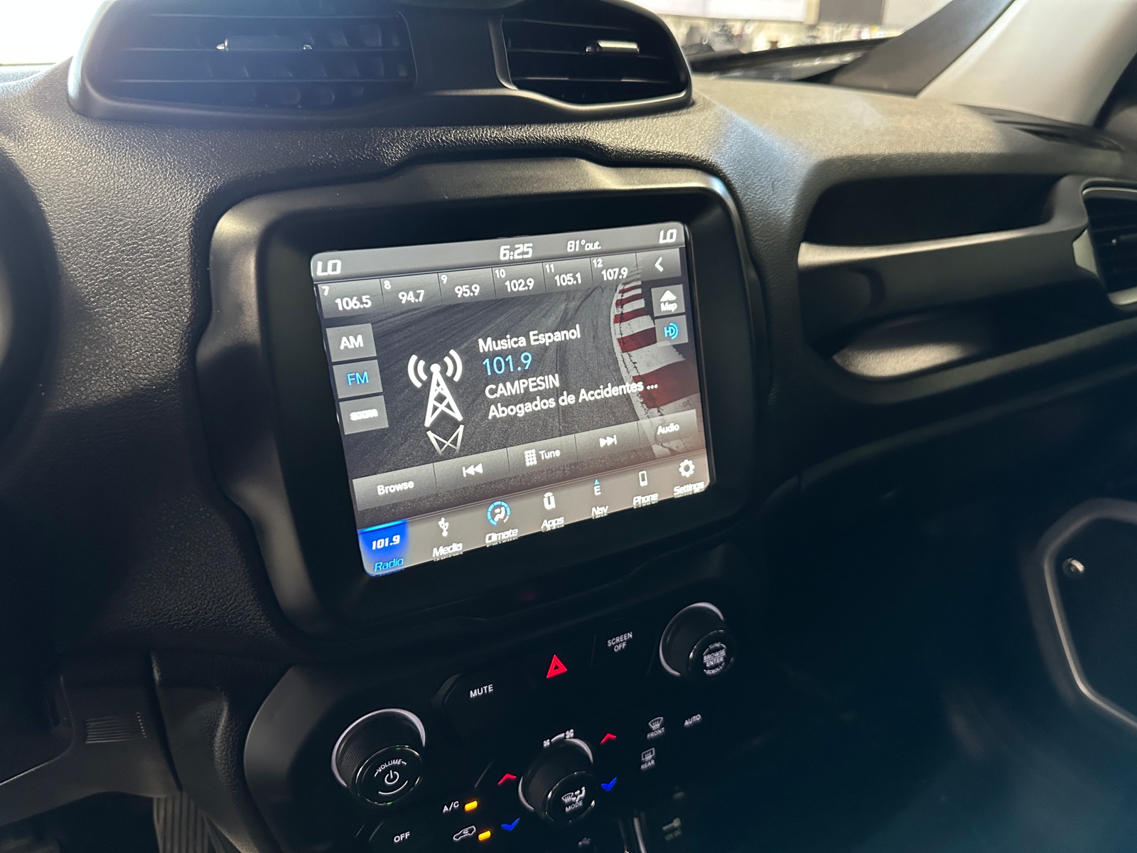 Thumbnail: 2019 Jeep Renegade - 4