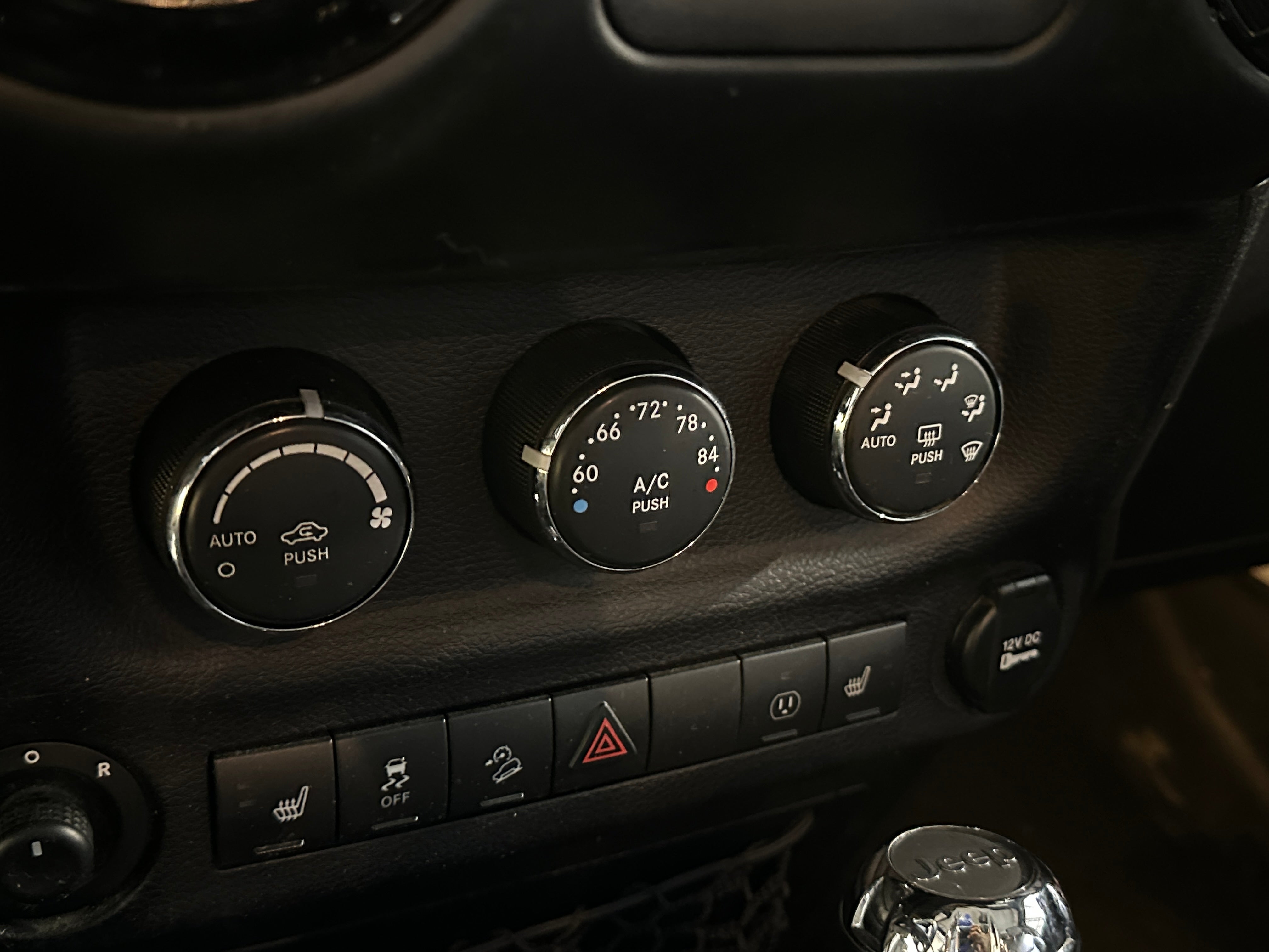 2014 Jeep Wrangler Unlimited Altitude 3