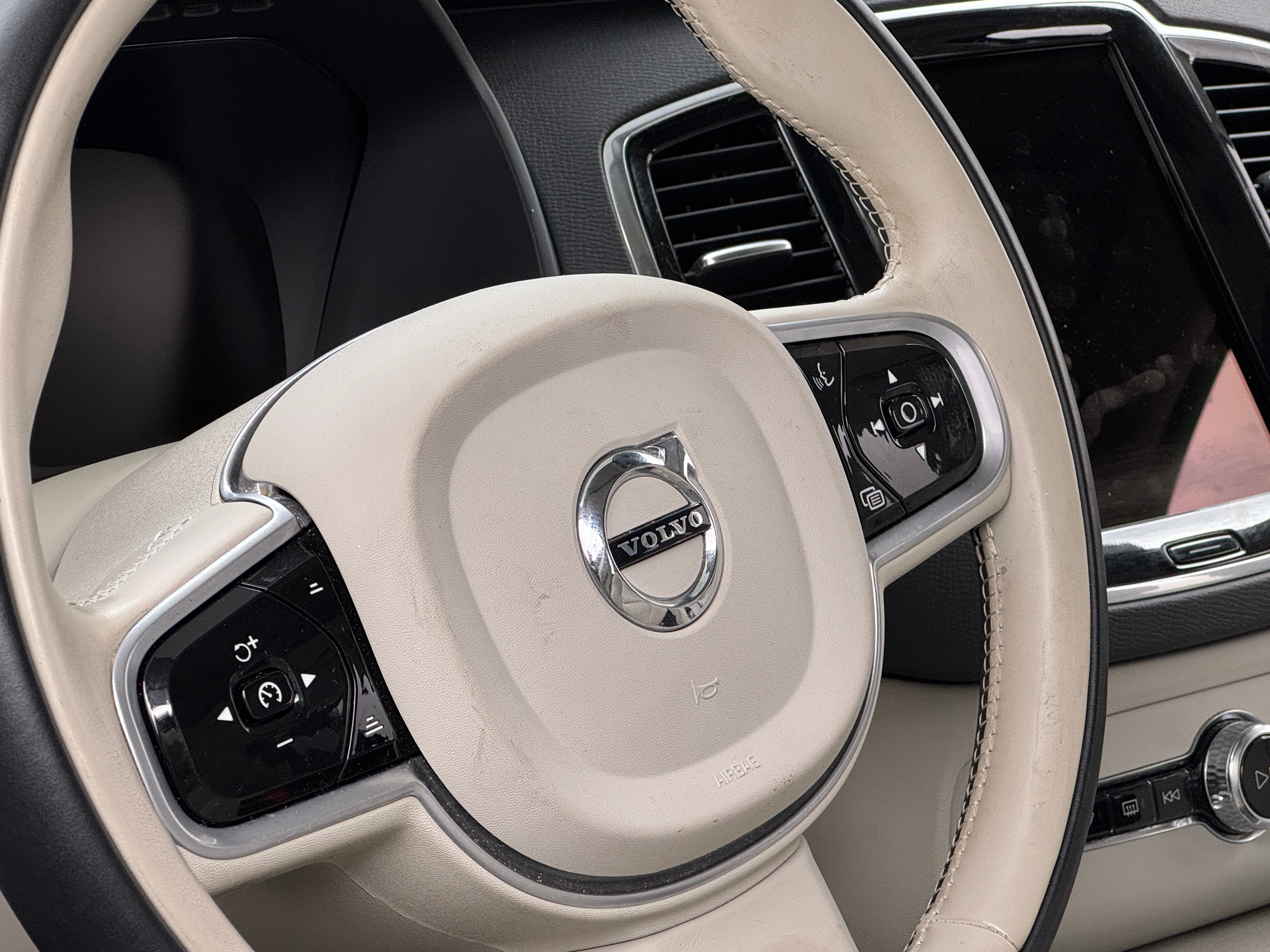 2022 Volvo XC90 T5 Momentum 4