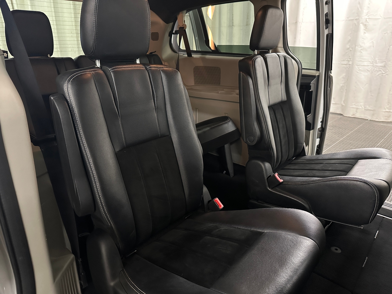 Thumbnail: 2017 Dodge Grand Caravan - 5