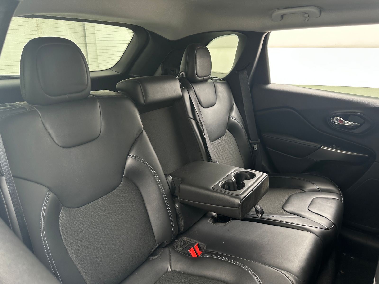 Thumbnail: 2020 Jeep Cherokee - 6