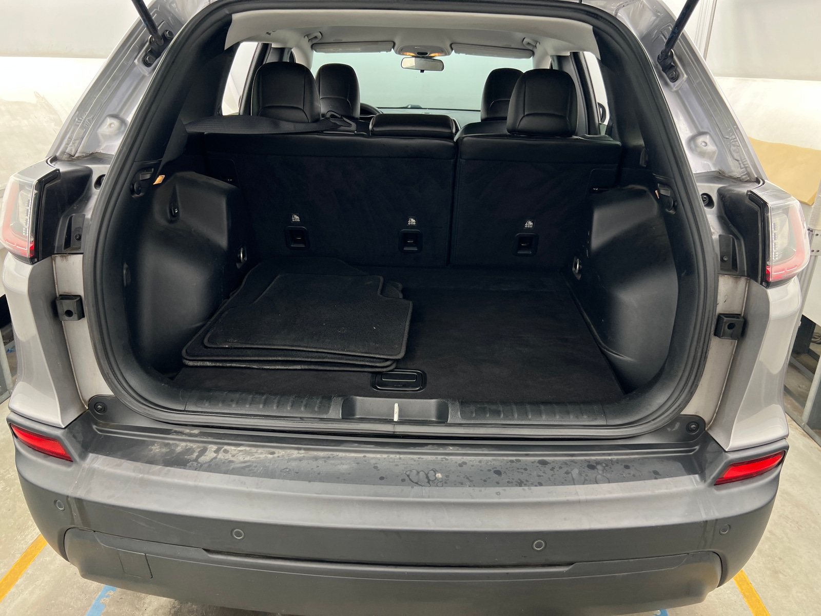 Thumbnail: 2020 Jeep Cherokee - 7