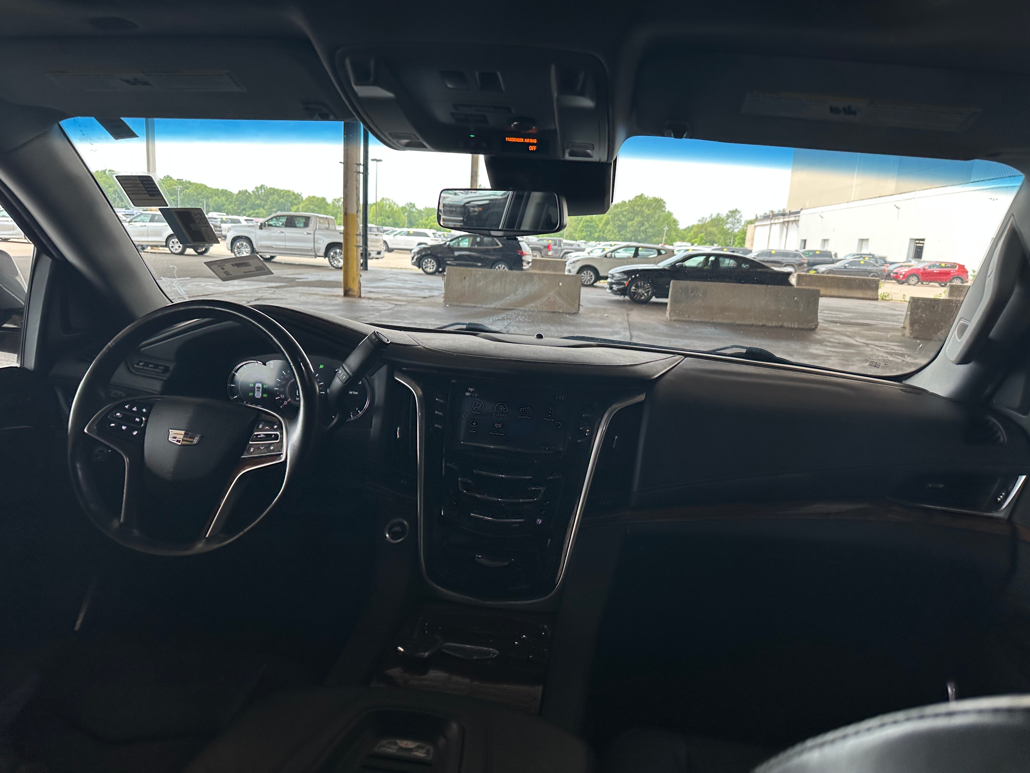 2018 Cadillac Escalade Luxury 2