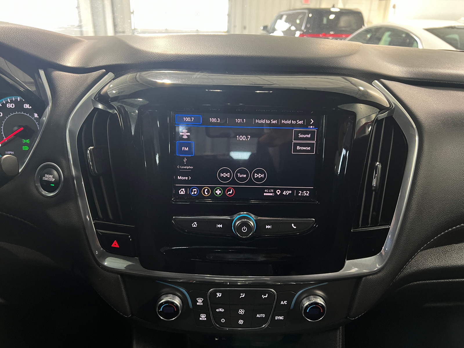 Thumbnail: 2022 Chevrolet Traverse - 4