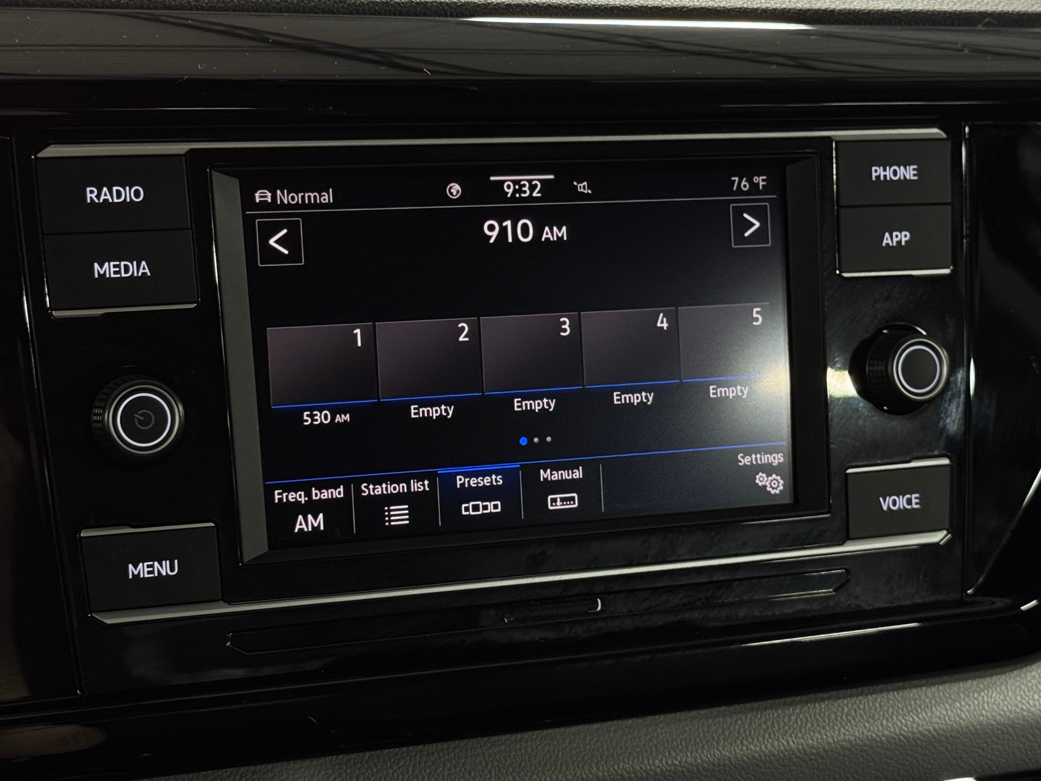 2024 Volkswagen Taos S 4