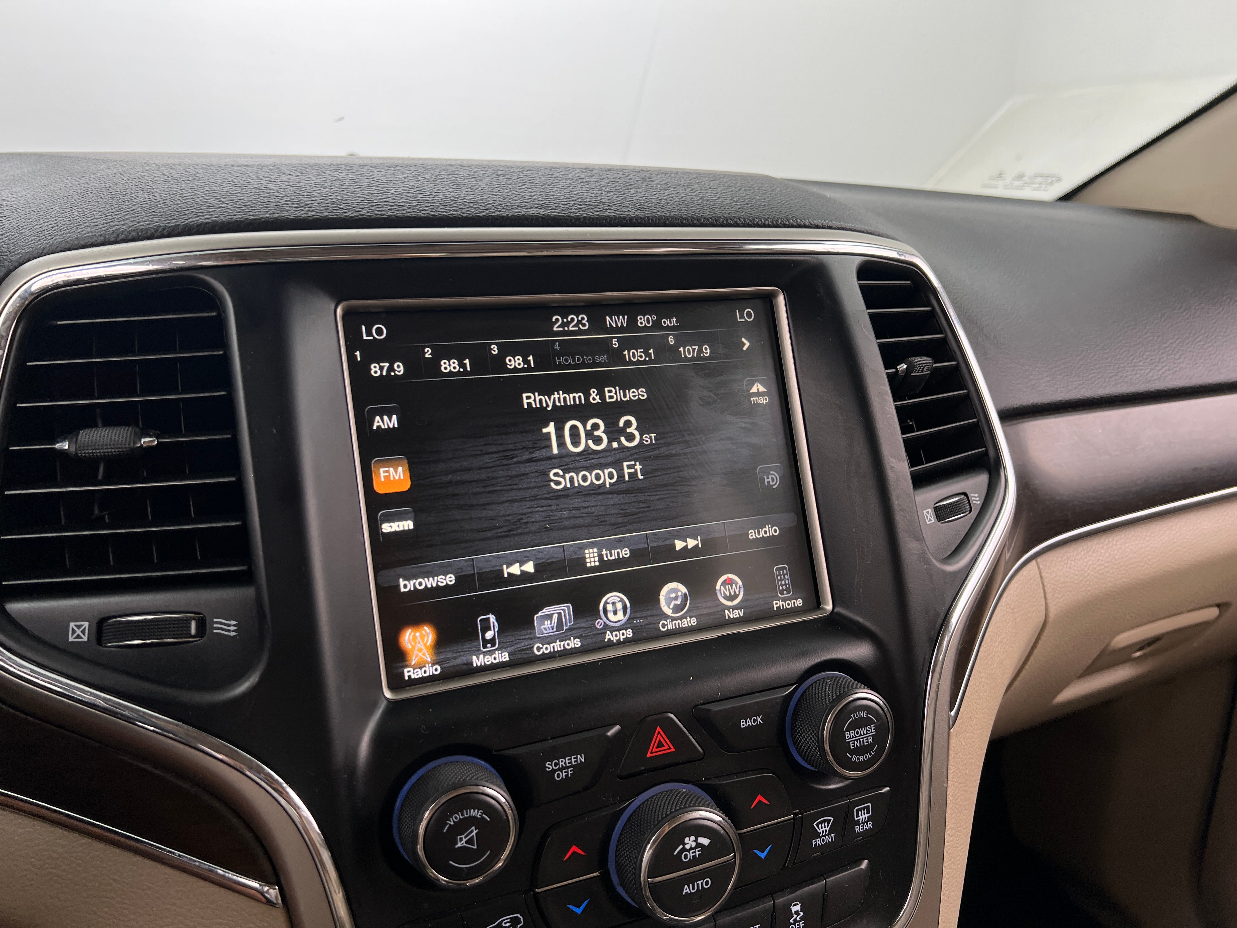 2017 Jeep Grand Cherokee Limited Edition 3
