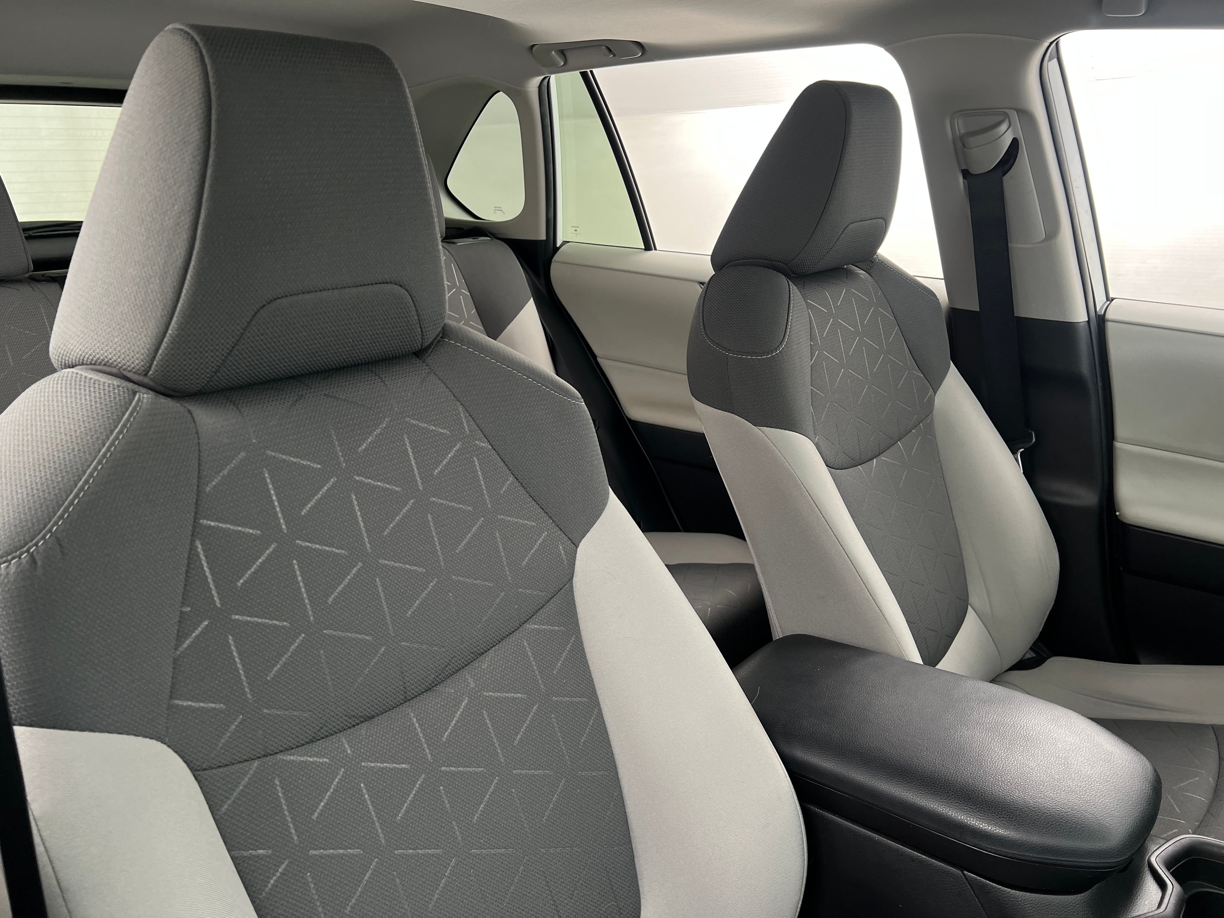 2021 Toyota RAV4 XLE 2