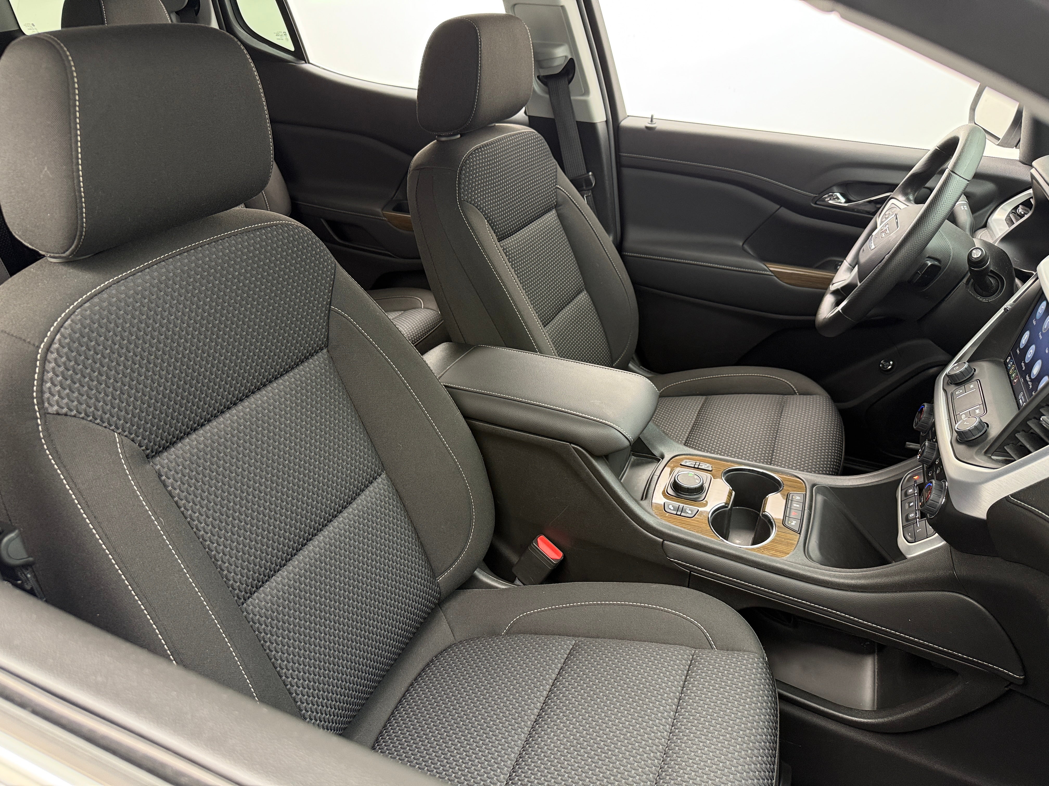 2023 GMC Acadia SLE 2