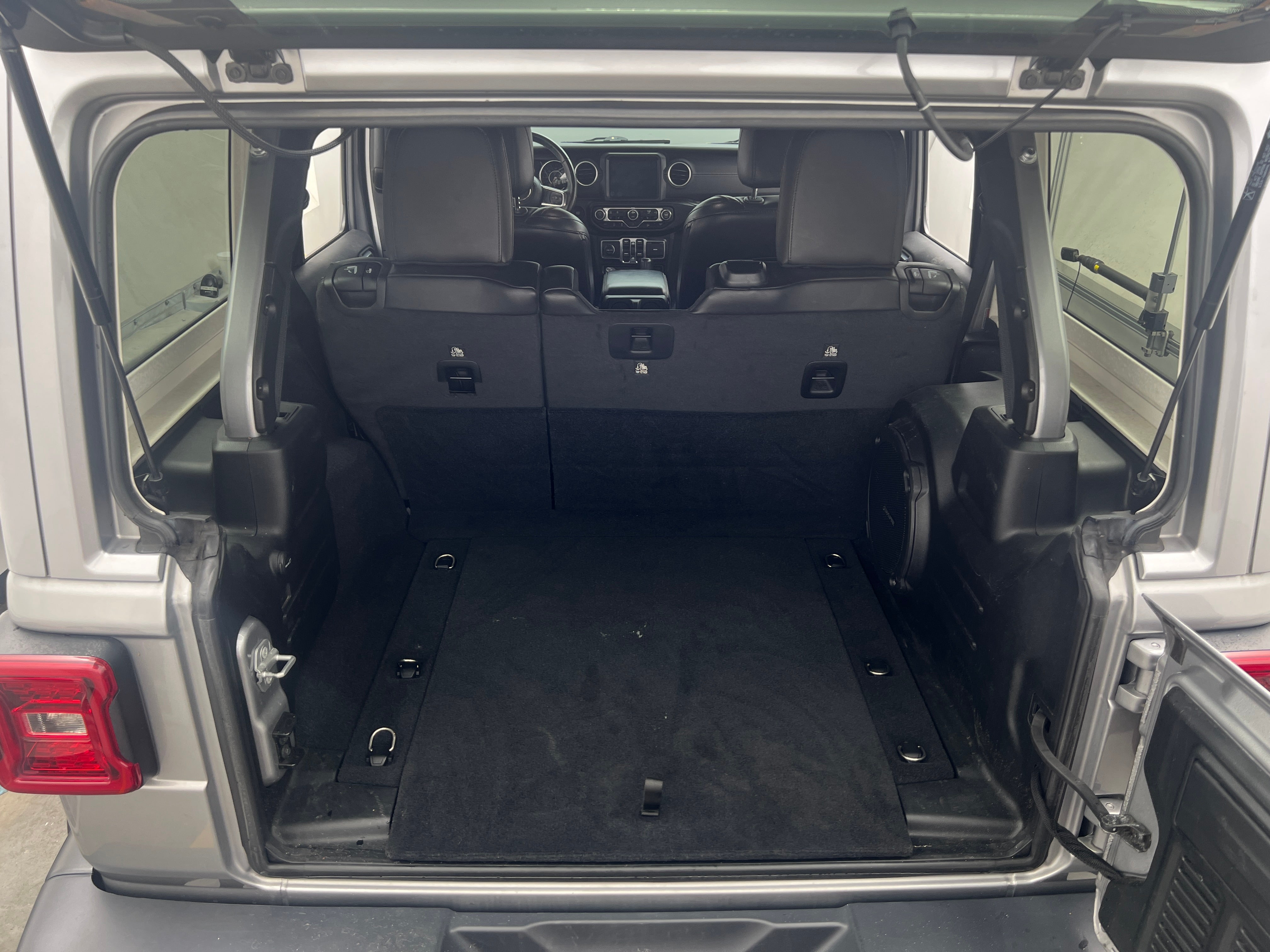 2020 Jeep Wrangler Unlimited Sahara 6