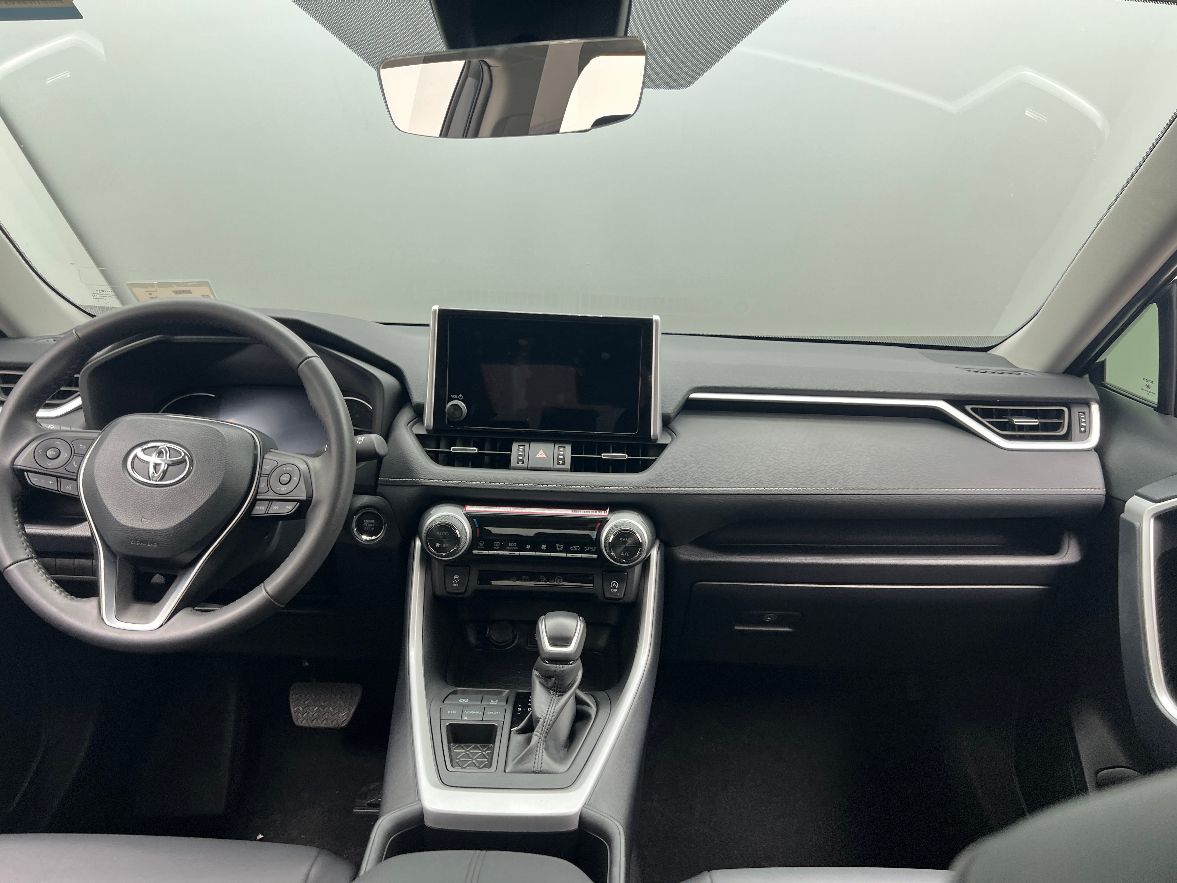 2024 Toyota RAV4 XLE Premium 3