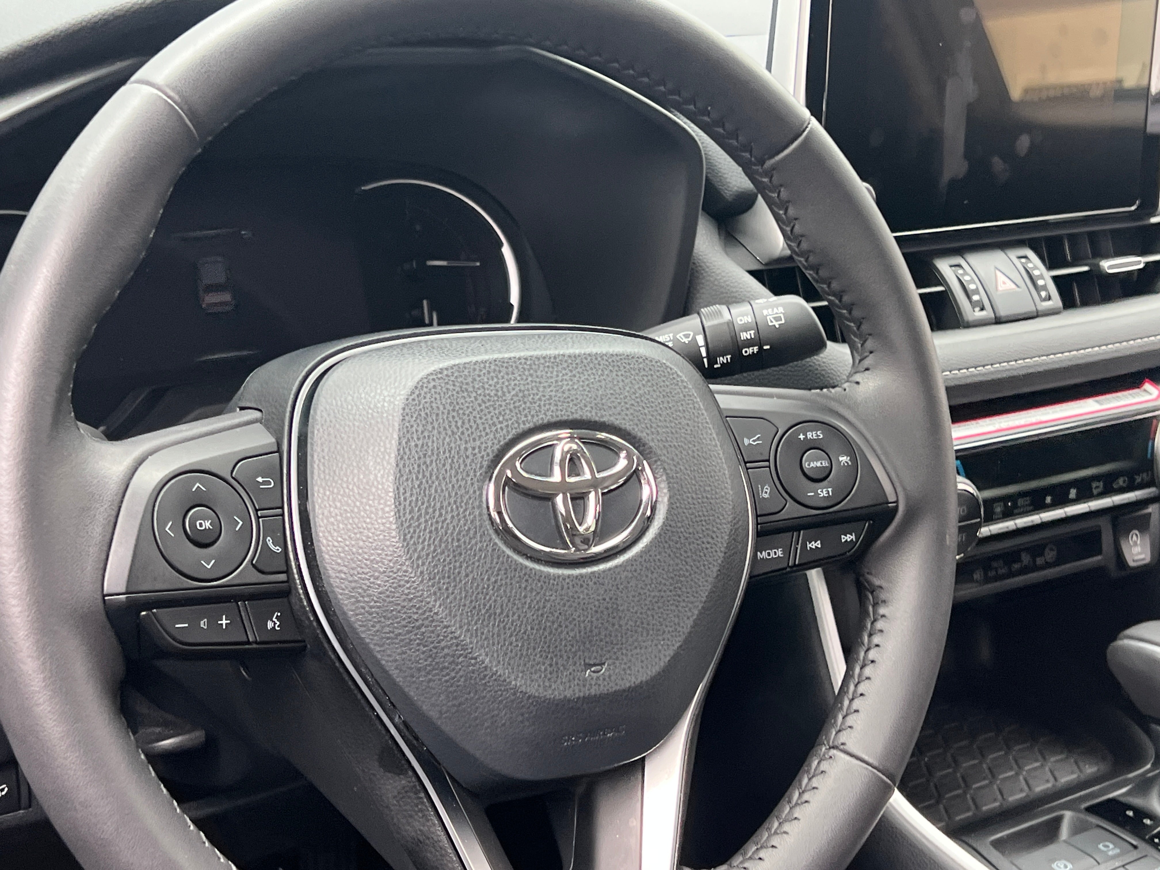 2024 Toyota RAV4 XLE Premium 5